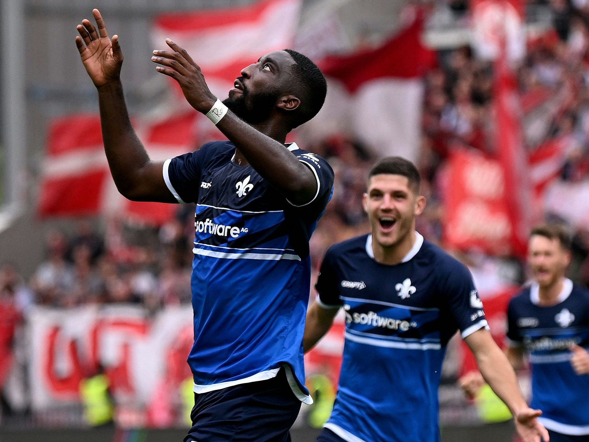 Patric Pfeiffer jubelt für den SV Darmstadt.