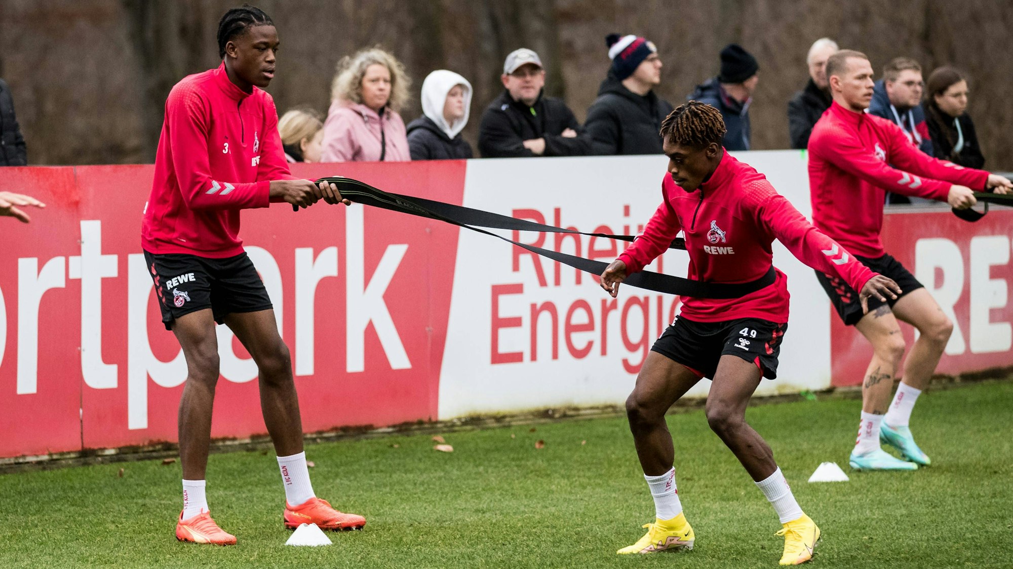 Justin Diehl und Elias Bakatukanda im Profi-Training