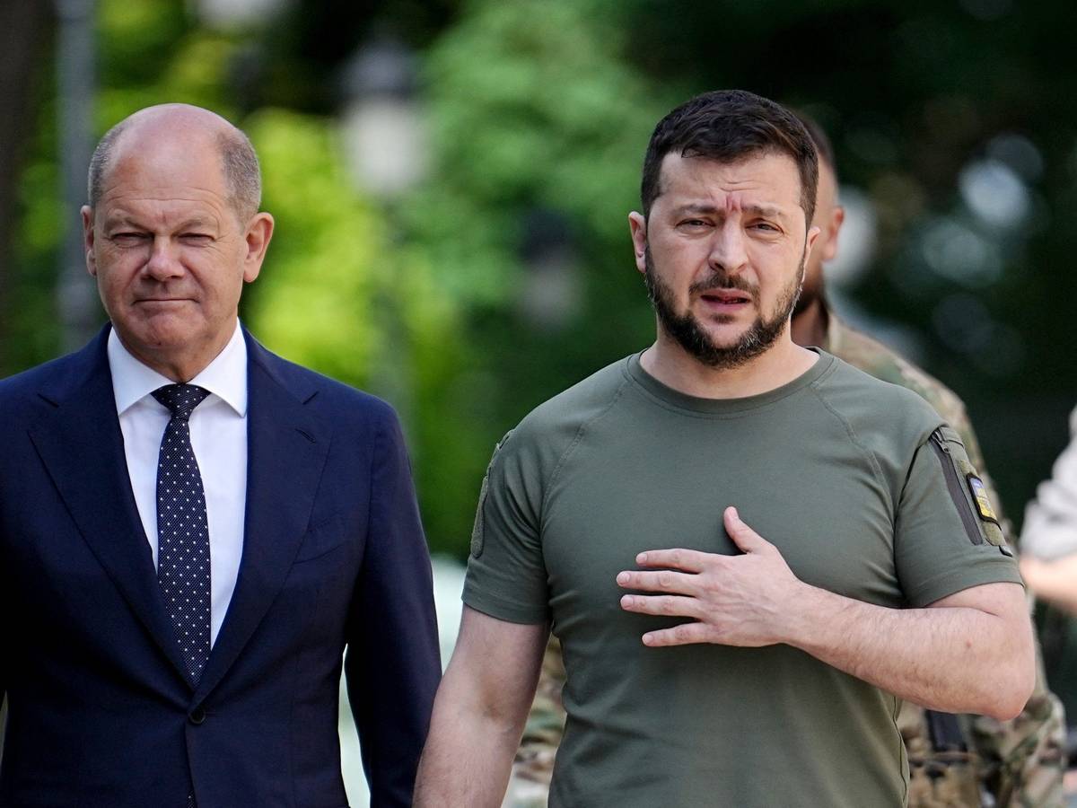 Der ukrainische Präsident Wolodymyr Selenskyj (r.) empfing Mitte Juni Kanzler Olaf Scholz in Kyjiw.