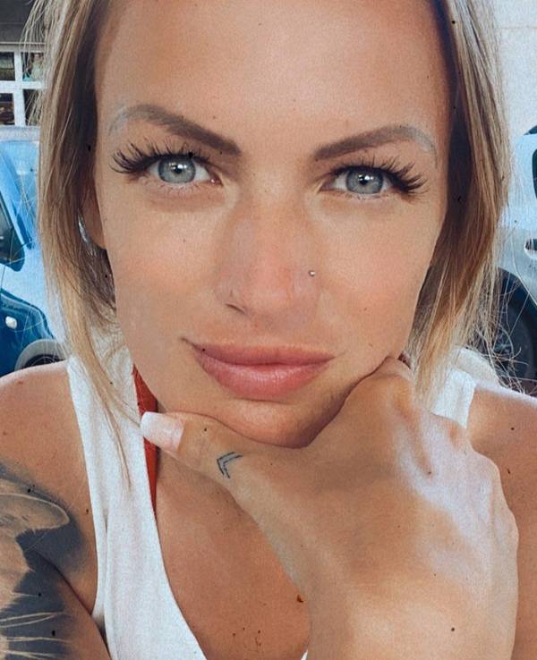 Arlette Markuse posiert für ein Selfie.