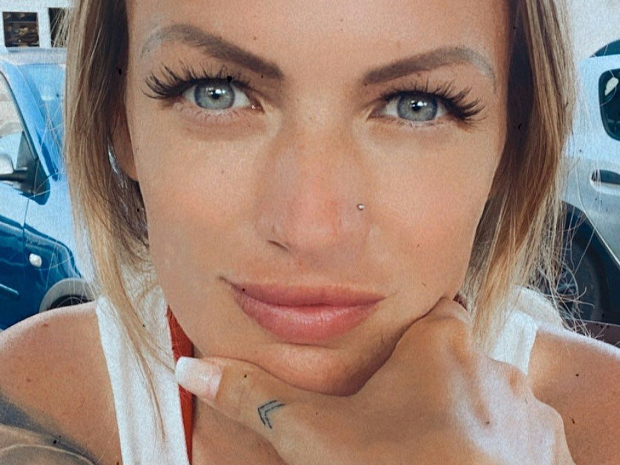 Arlette Markuse posiert für ein Selfie.