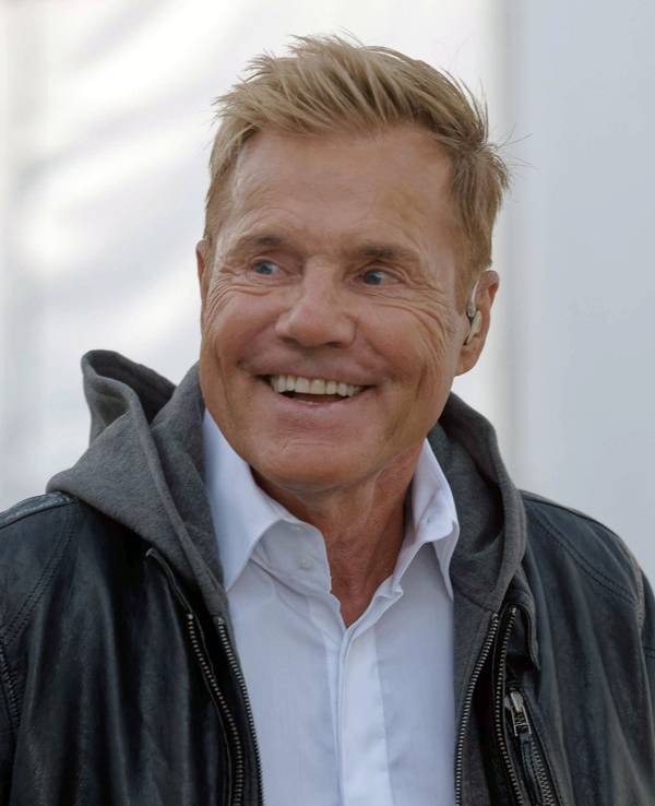 Der Sänger Dieter Bohlen steht beim Schlager-Event „Lieblingslieder“ vor seinem Auftritt hinter der Bühne.