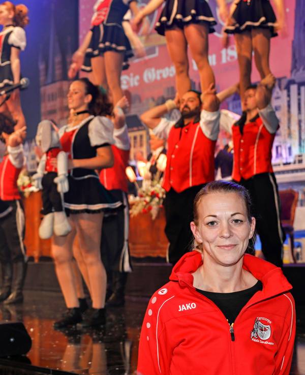 Melissa Rössel an der Bühne des Gürzenich