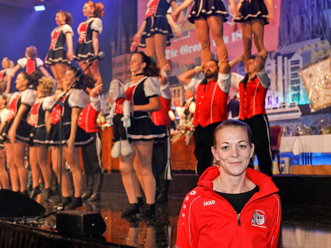 Melissa Rössel an der Bühne des Gürzenich