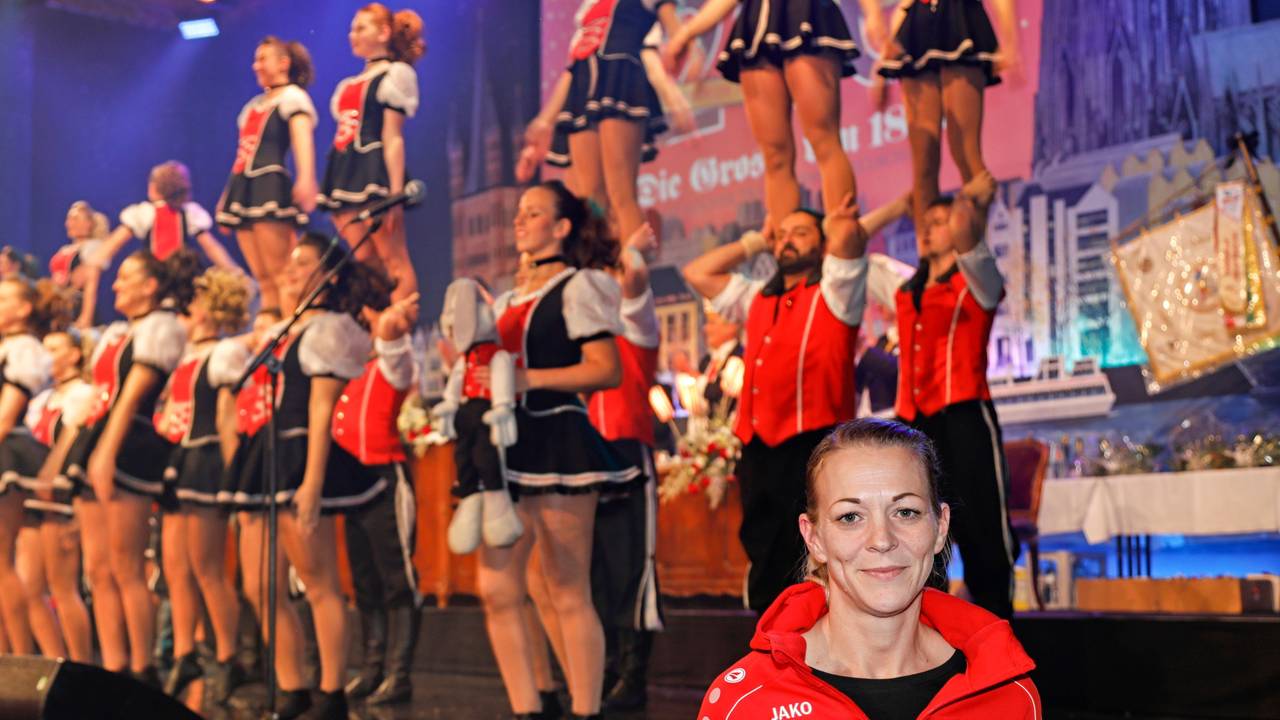 Melissa Rössel an der Bühne des Gürzenich