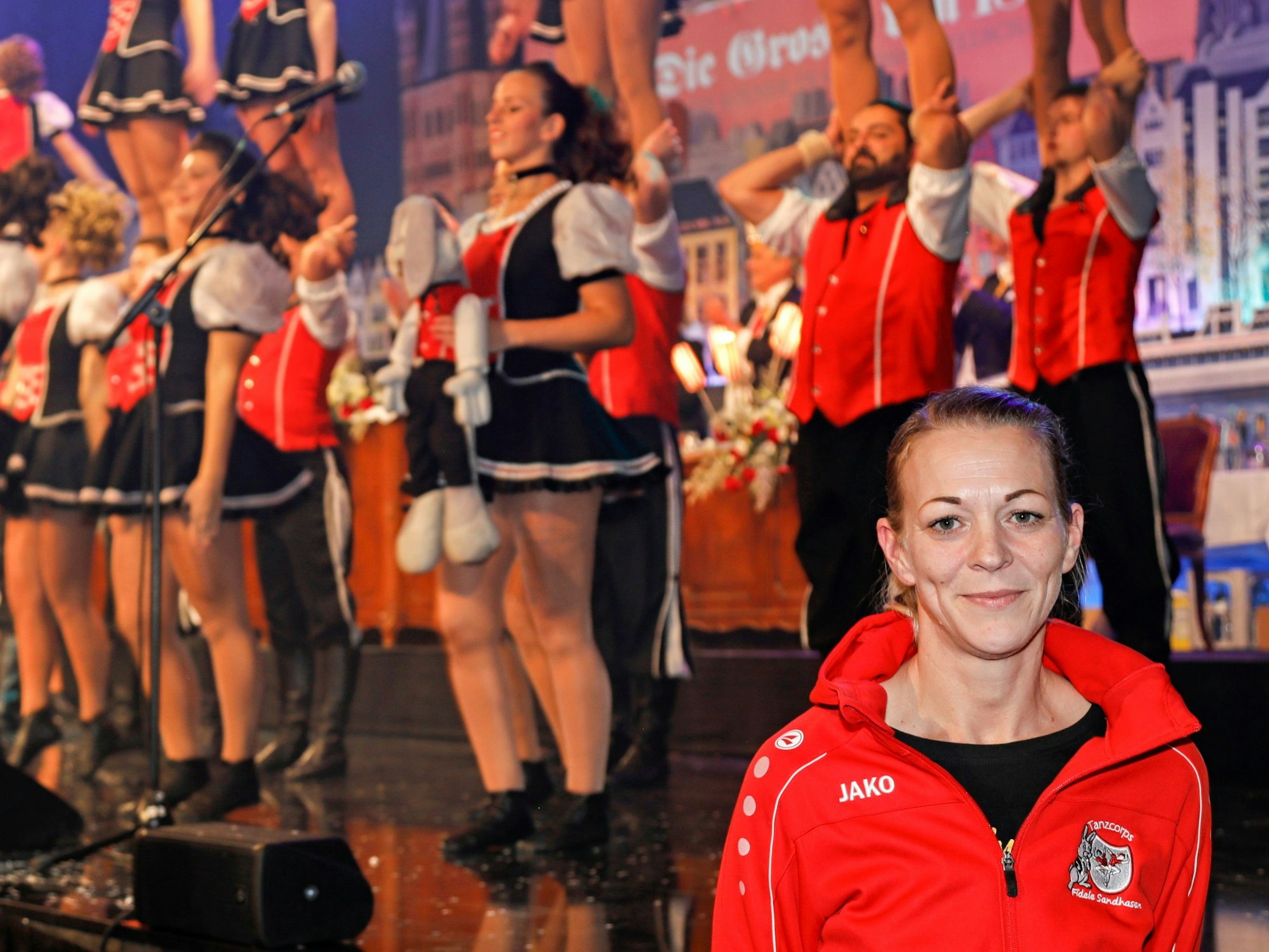 Melissa Rössel an der Bühne des Gürzenich