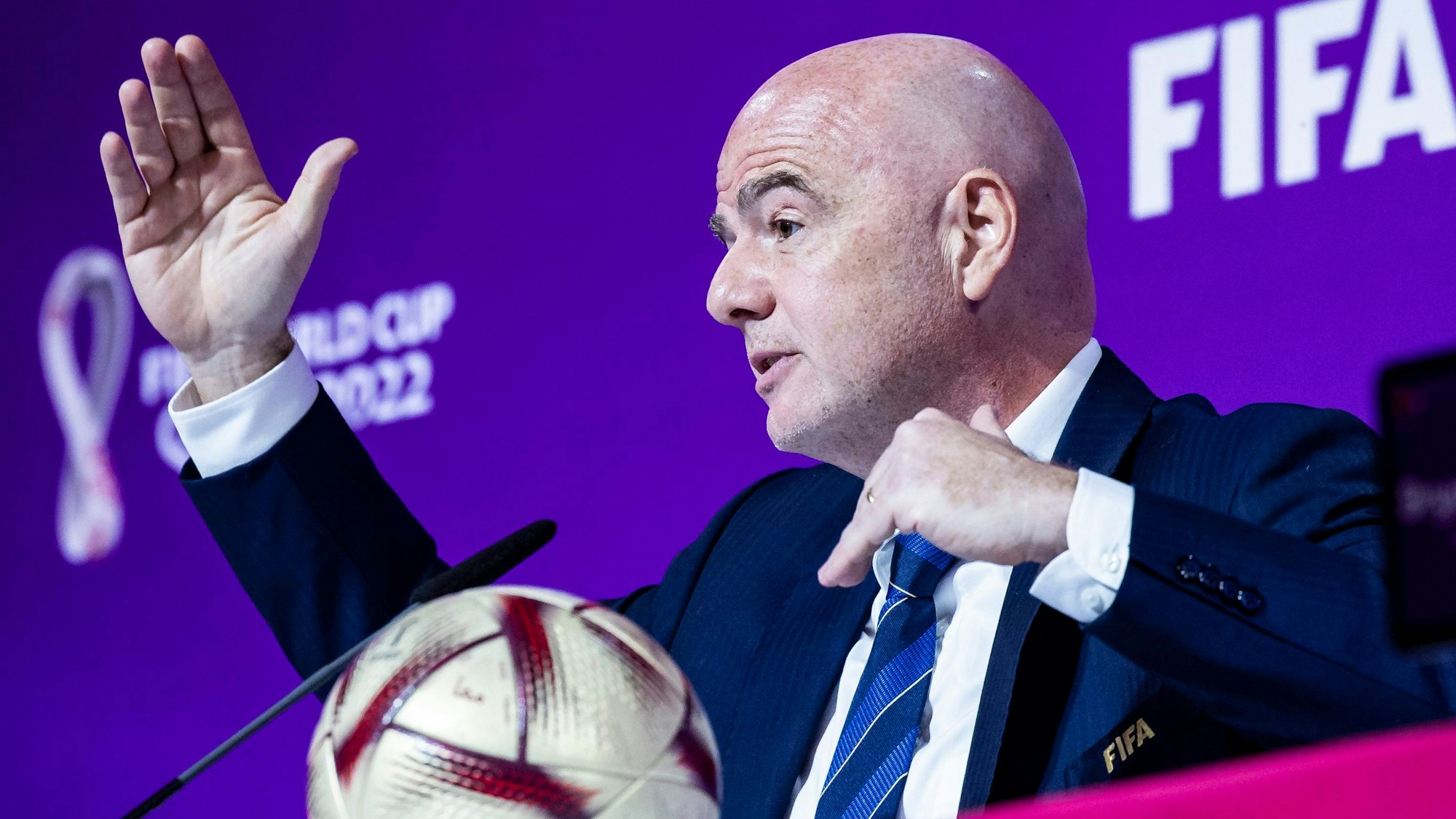 Fifa-Präsident Gianni Infantino spricht auf einer Pressekonferenz.