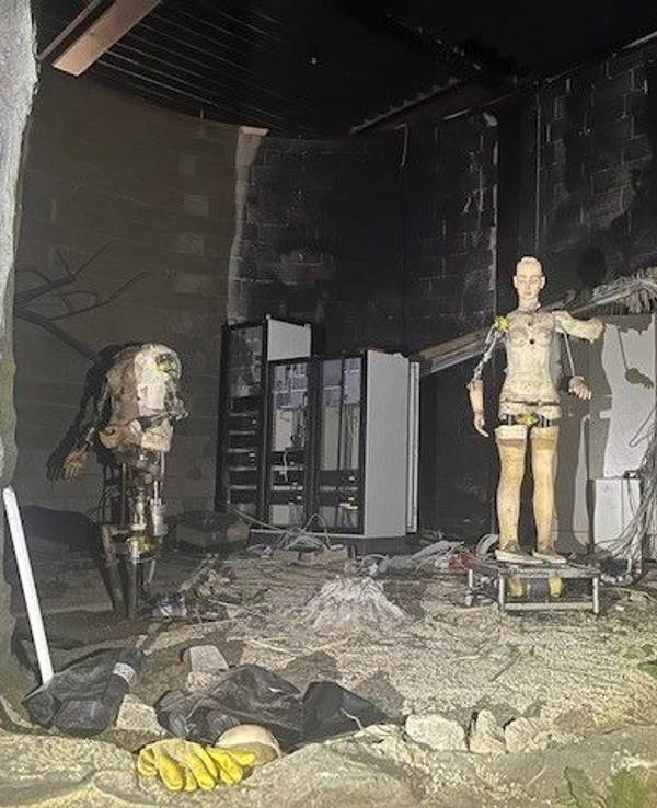 Fotos aus dem Innenraum der alten Hollywood Tour im Phantasialand. Der Abriss hat begonnen, die Figuren haben zum Beispiel keine Haut mehr.