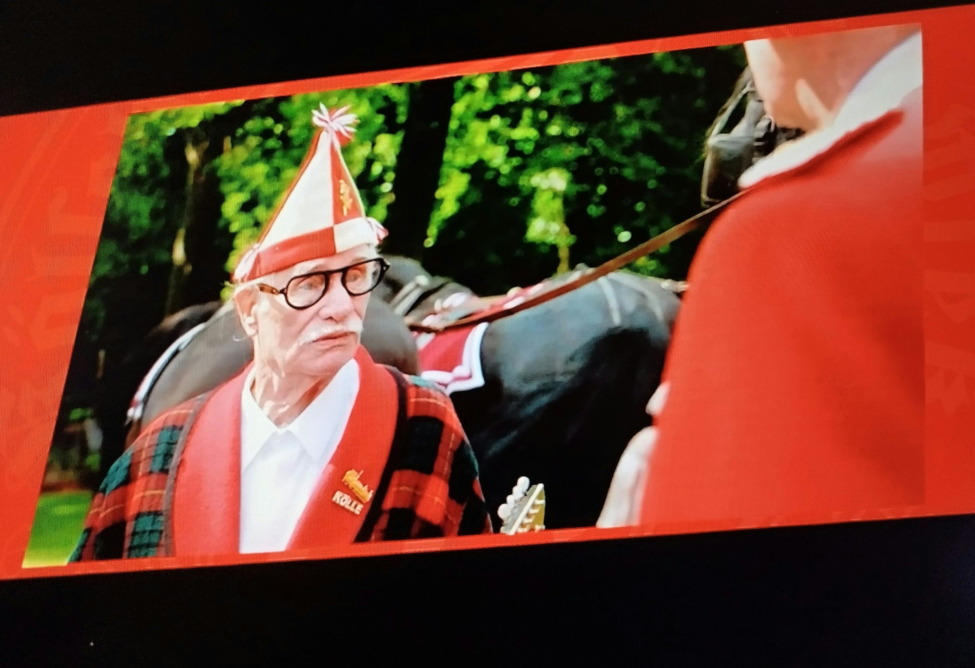 Hans Süper grüßte bei den Roten Funken von der Leinwand.