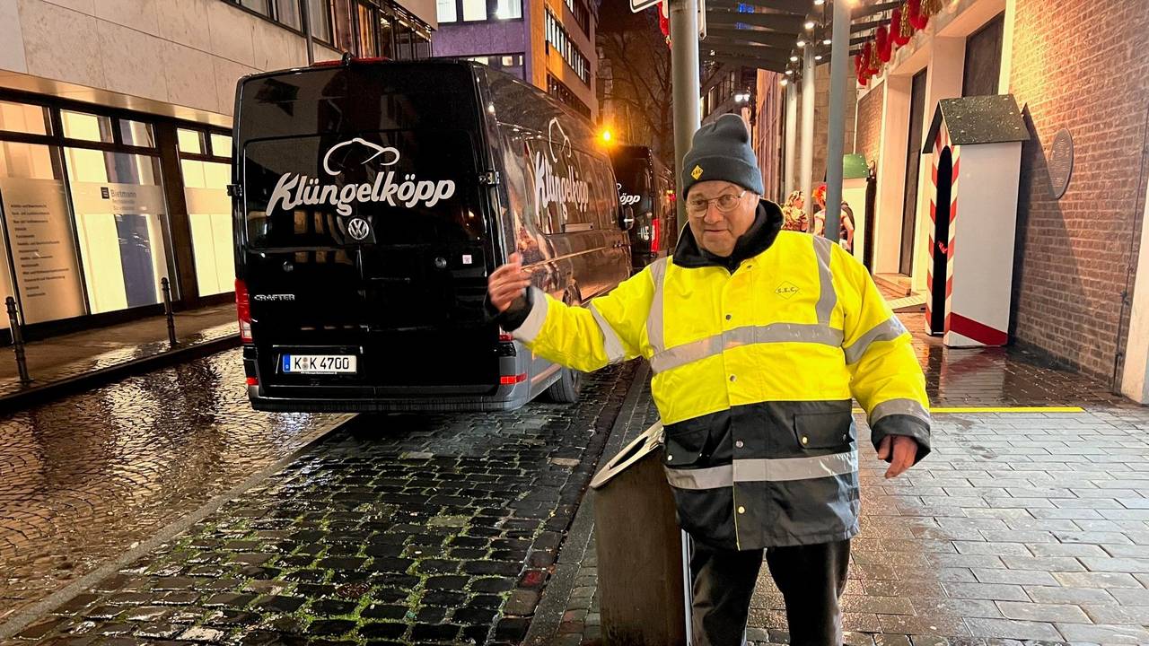 Parkwächter Franz Gottschalk ist seit 50 Jahren im Kölner Karneval und seit 20 Jahren vor dem Kölner Gürzenich.