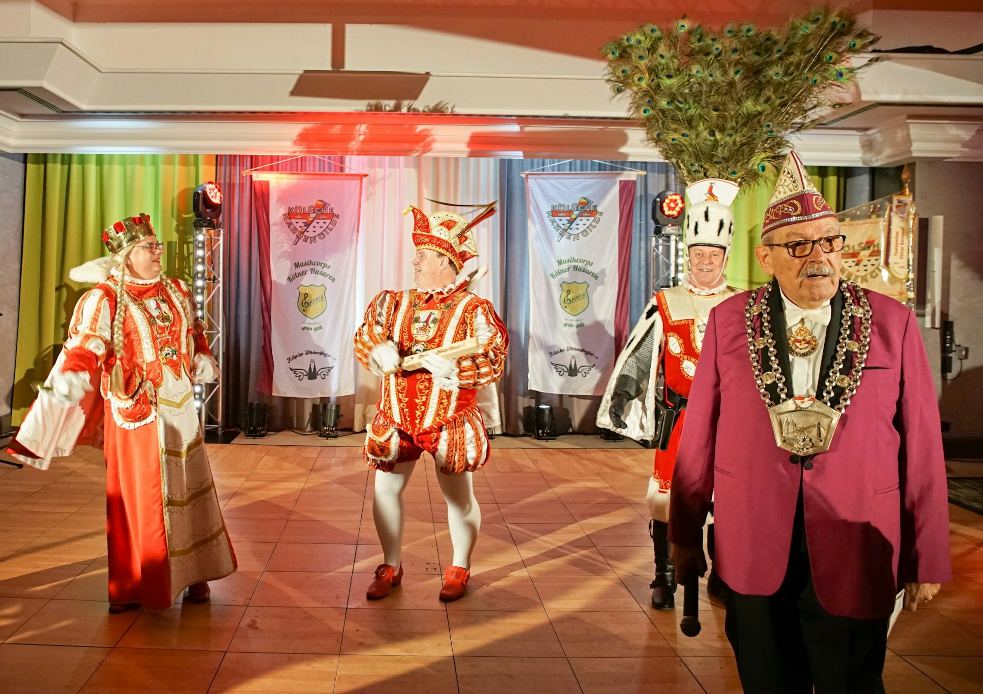 Präsident Helmuth Kopp mit de Bergheimer Dreigestirn.