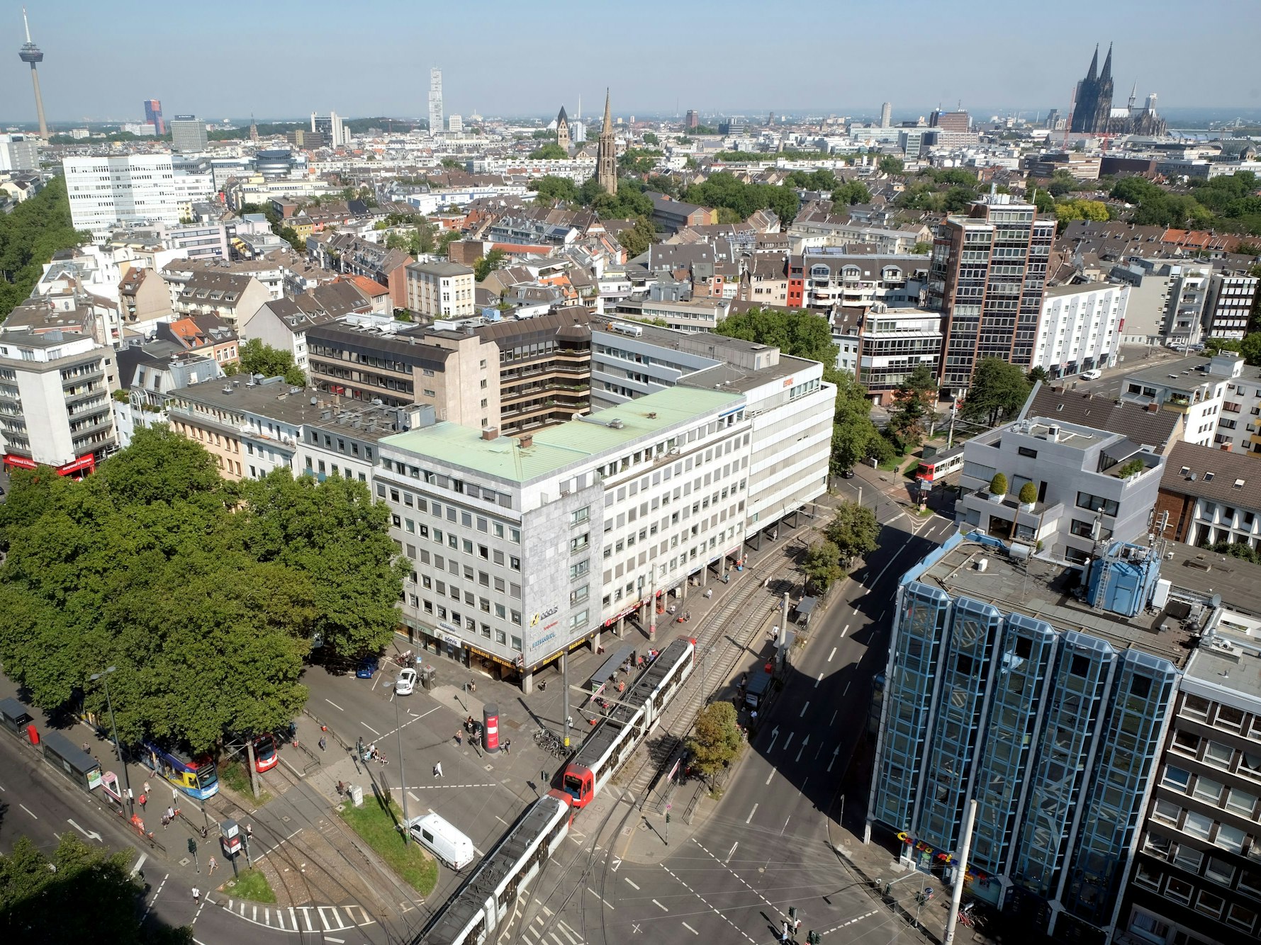 Eine Luftaufnahme zeigt den Barbarossaplatz.