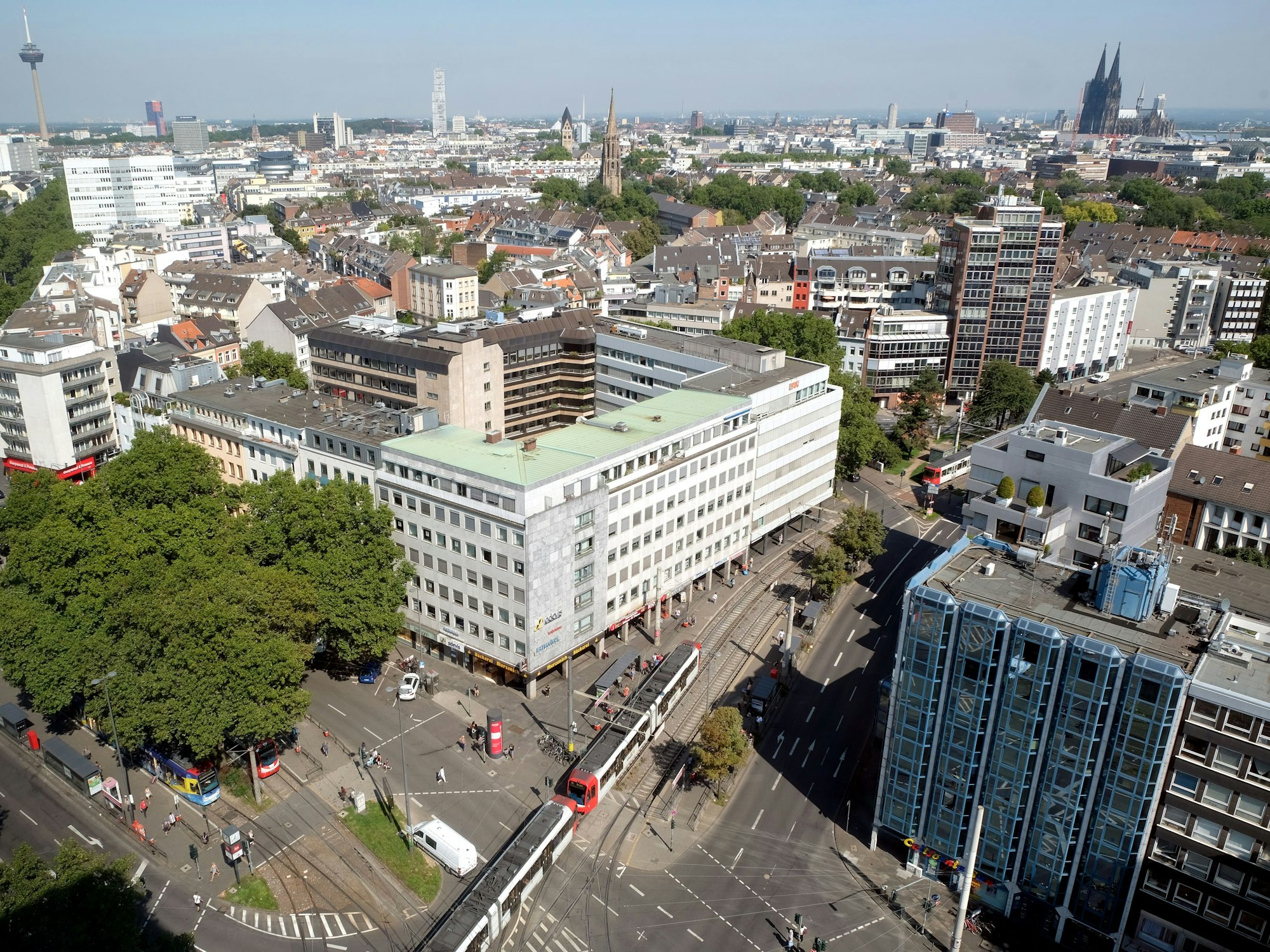 Eine Luftaufnahme zeigt den Barbarossaplatz.