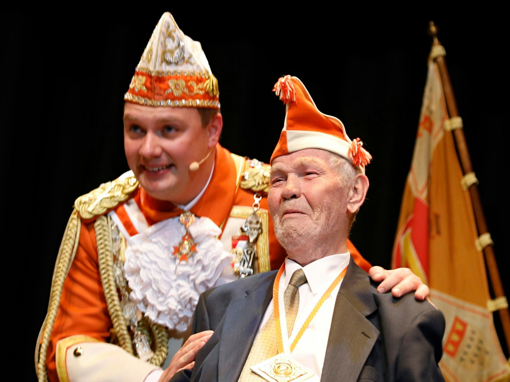 Michael Gerhold (l.) ehrte Josef Göttel und beförderte ihn zum Generalmajor.