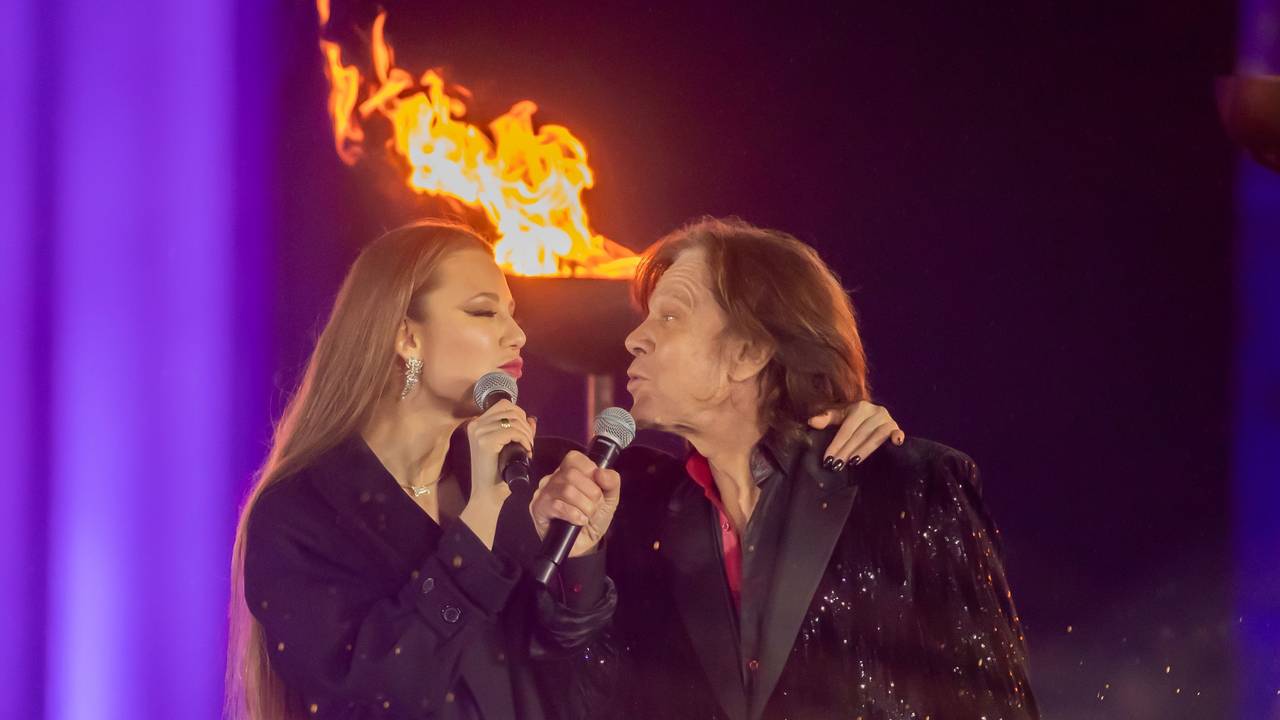 Schlagersänger Jürgen Drews und seine Tochter Joelina, treten bei der ZDF-Silvestershow «Willkommen 2021» am Brandenburger Tor auf.