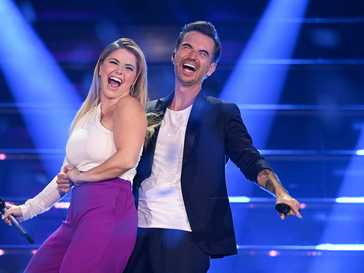 In der ARD-Show „Der große Schlagerabschied“ wirkten Beatrice Egli und Florian Silbereisen am Samstagabend (14. Januar 2023) sehr vertraut miteinander. Alles Teil der Inszenierung oder läuft da mehr?