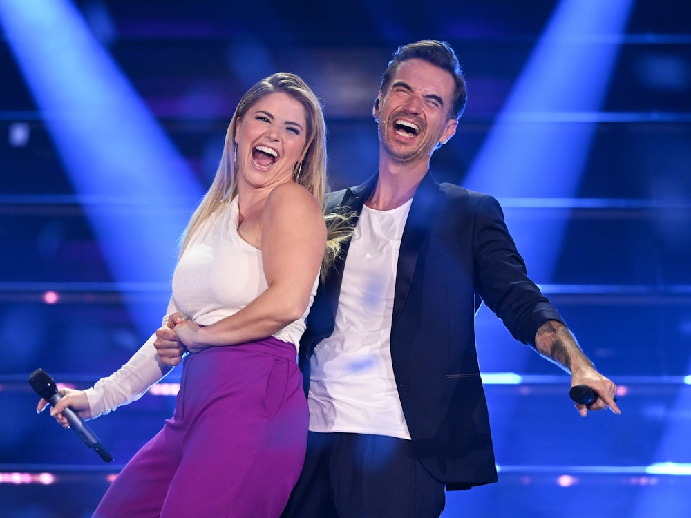 In der ARD-Show „Der große Schlagerabschied“ wirkten Beatrice Egli und Florian Silbereisen am Samstagabend (14. Januar 2023) sehr vertraut miteinander. Alles Teil der Inszenierung oder läuft da mehr?