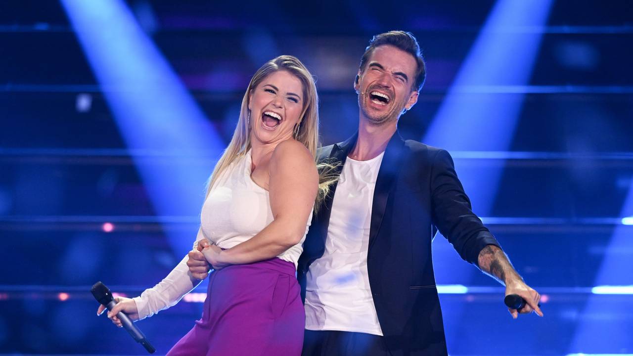 In der ARD-Show „Der große Schlagerabschied“ wirkten Beatrice Egli und Florian Silbereisen am Samstagabend (14. Januar 2023) sehr vertraut miteinander. Alles Teil der Inszenierung oder läuft da mehr?