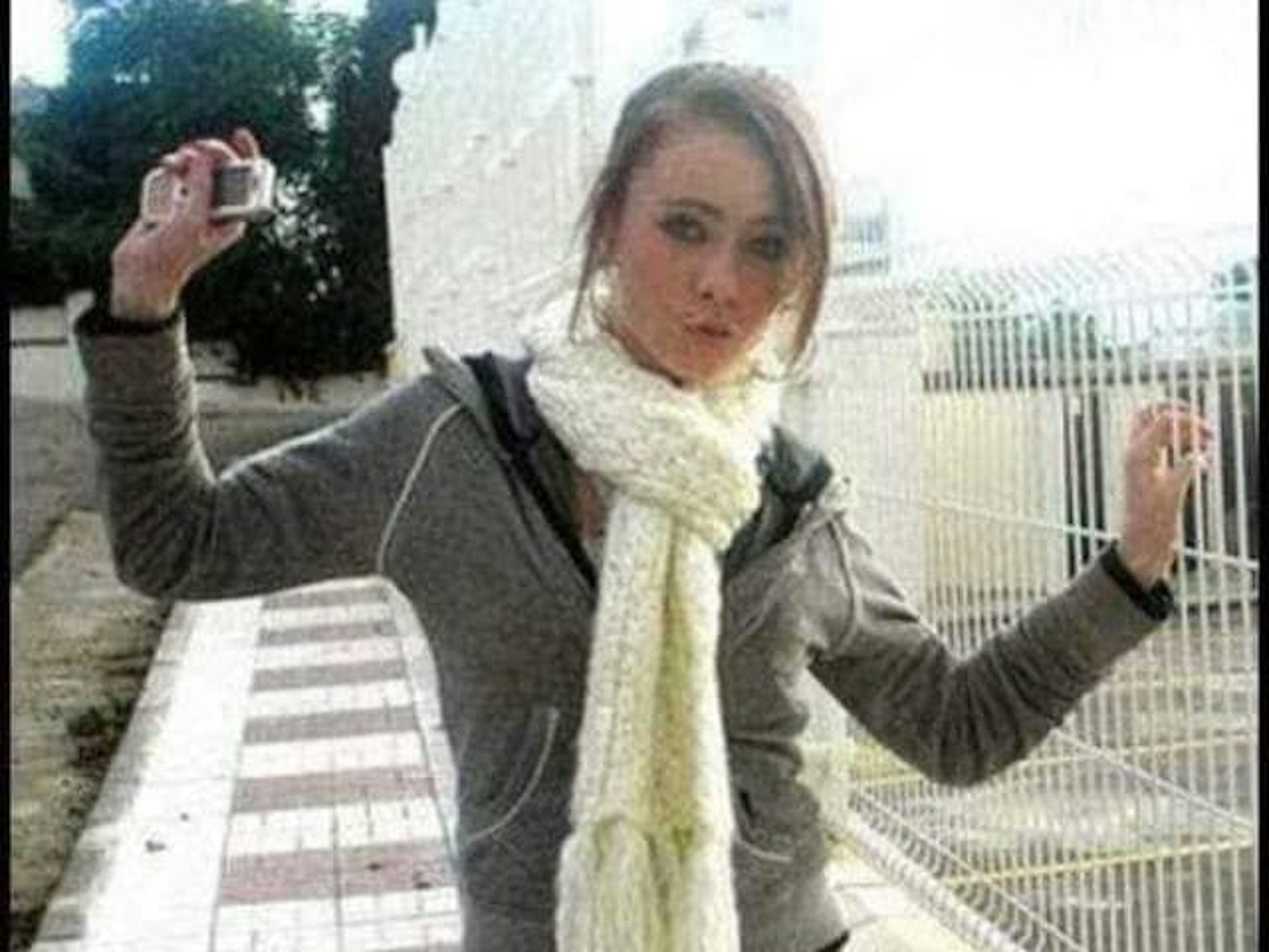 Das Foto zeigt die vermisste Amy Fitzpatrick, ein irisches Mädchen, das vor rund 15 Jahren in Spanien verschwand. Es wurde von der Familie auf dem Facebook-Account geteilt, mit dem sie ihrer gedenkt.