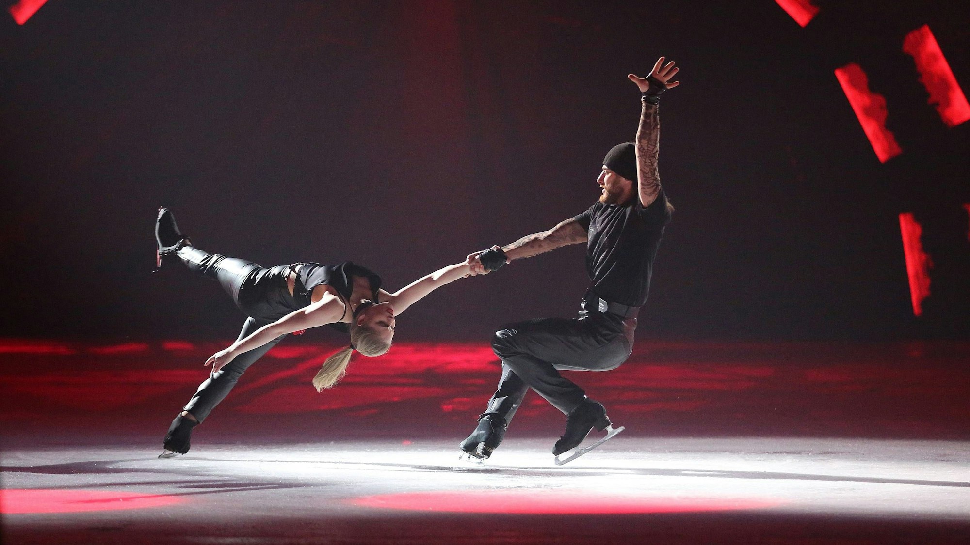 Premiere von „Holiday on Ice“ in der Kölner Lanxess-Arena.