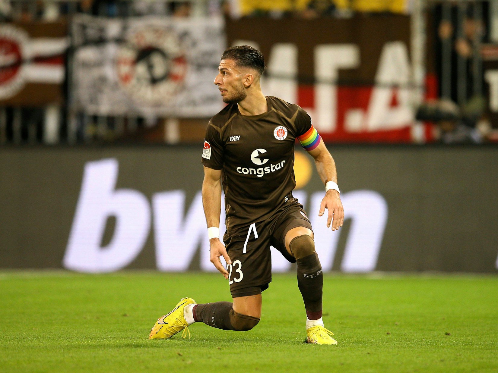 Leart Paqarada im Spiel gegen Darmstadt 98.