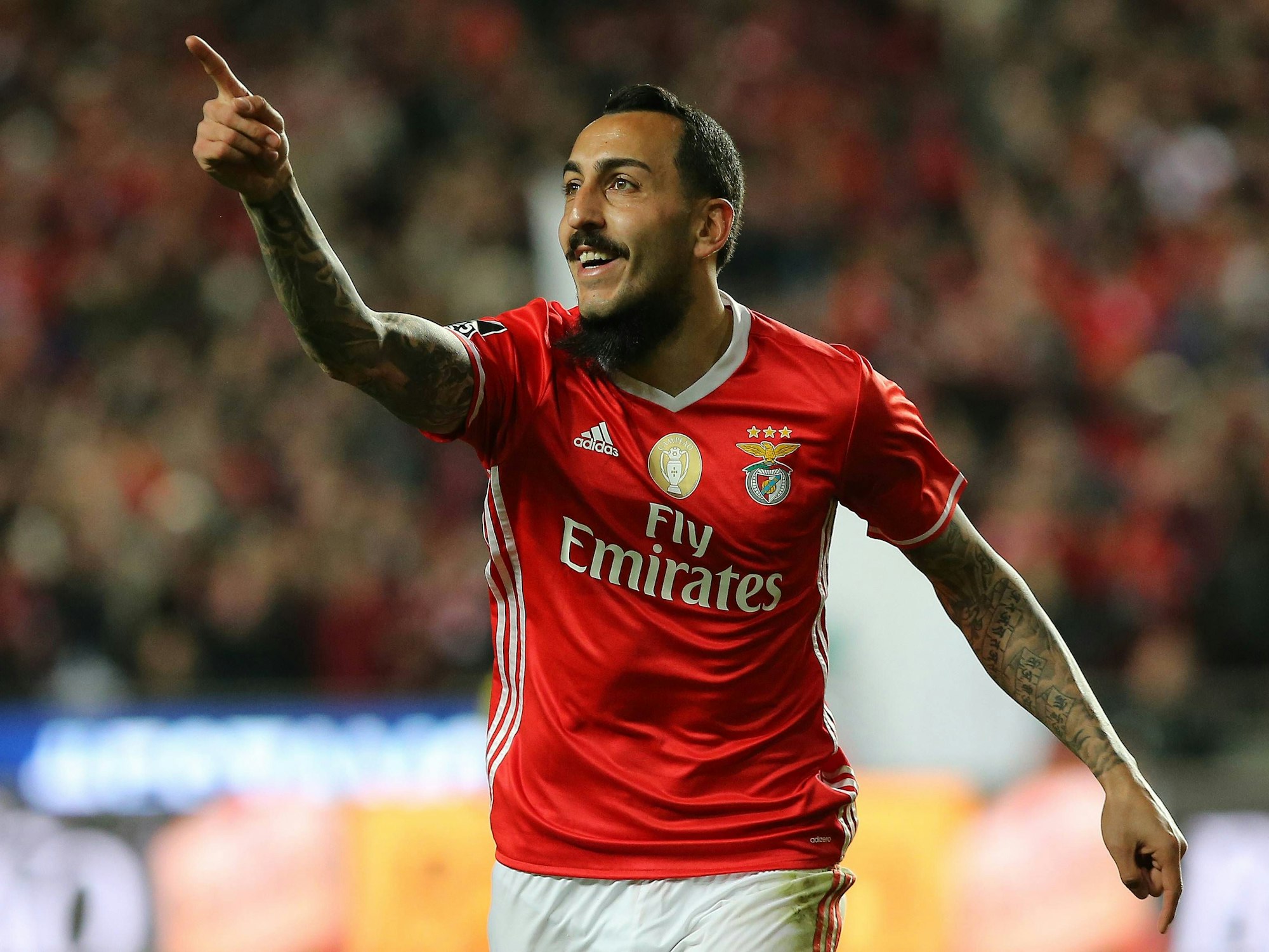 Kostas Mitroglou bejubelt einen Treffer.