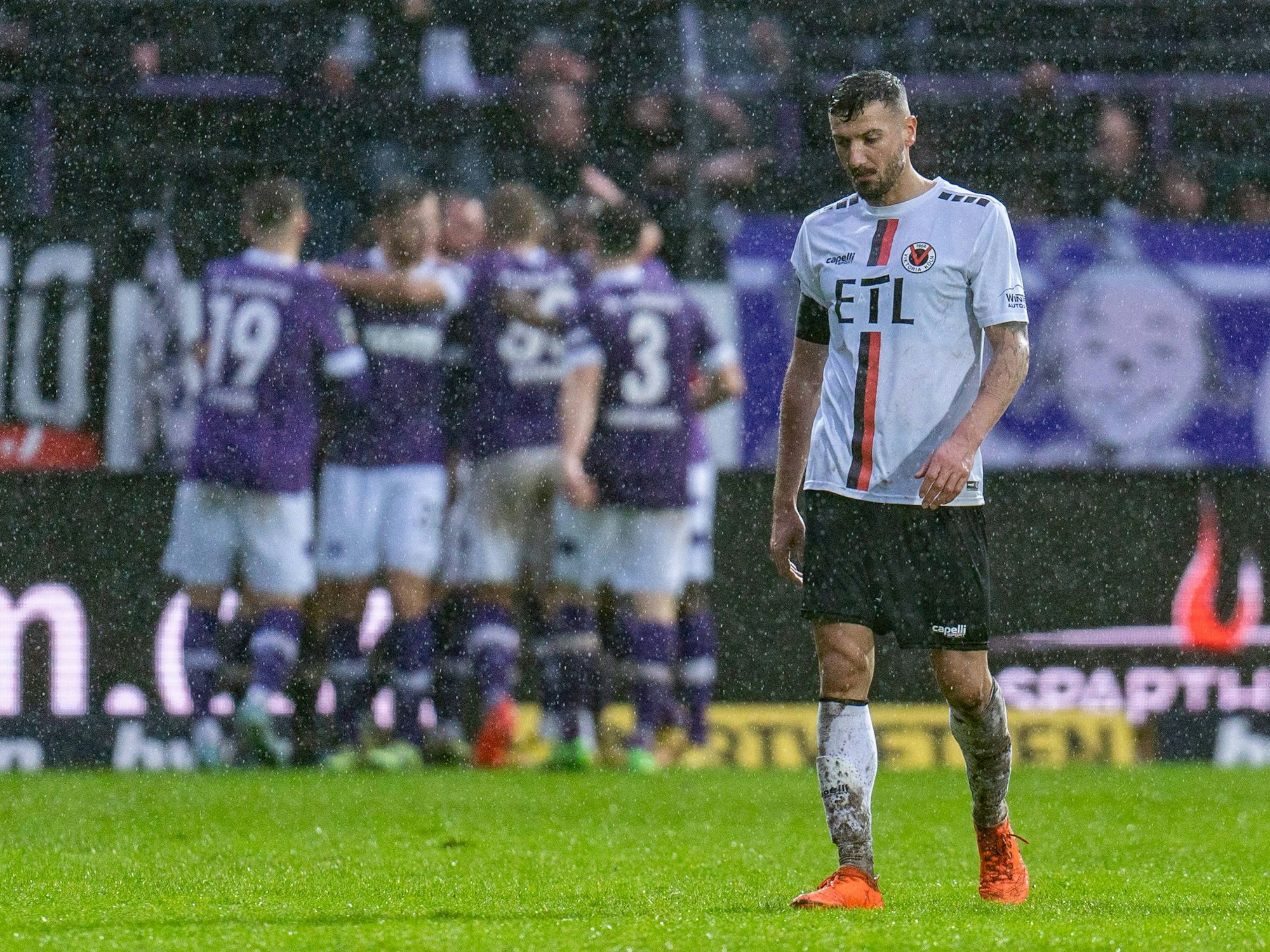 Patrick Koronkiewicz mit gesenktem Kopf.