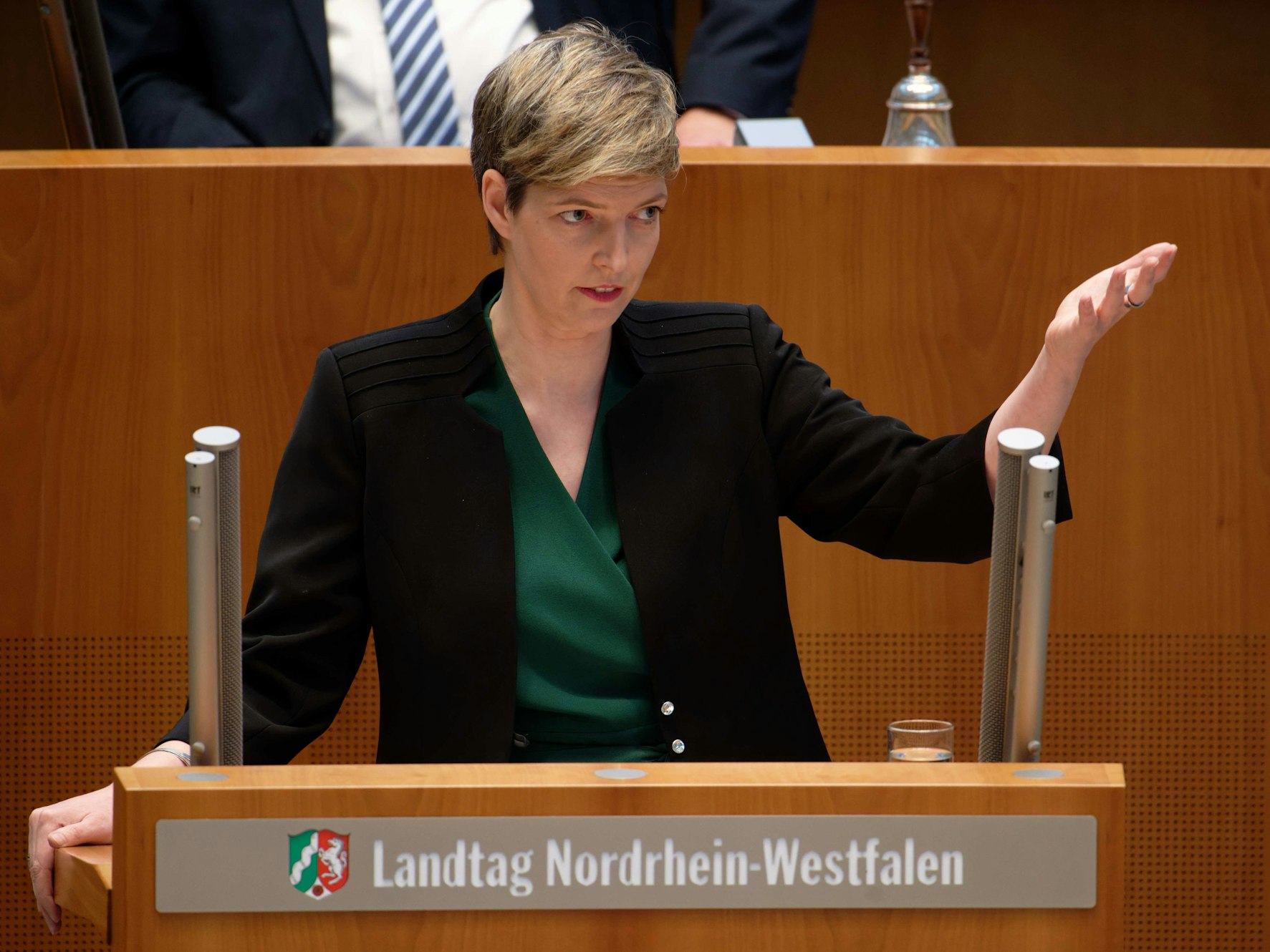 Die Abgeordnete Wibke Brems (Bündnis 90/ Die Grünen), spricht bei einer Plenarsitzung am 20.12.2022 im NRW-Landtag in Düsseldorf. Thema: Landeshaushalt für 2023.