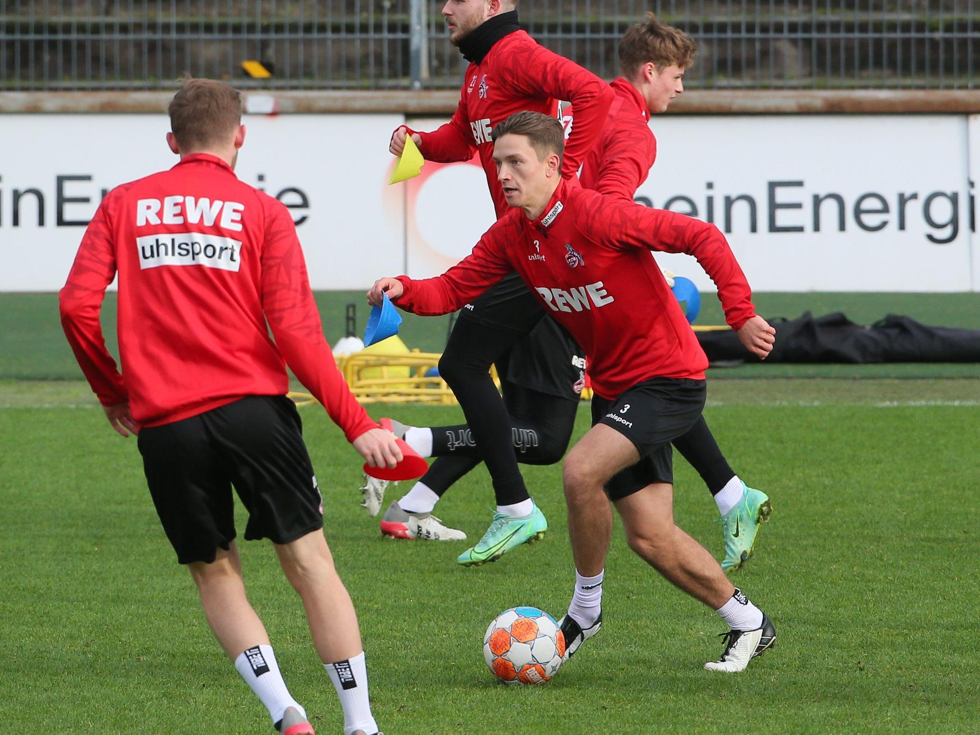 Noah Katterbach im Training des 1. FC Köln.