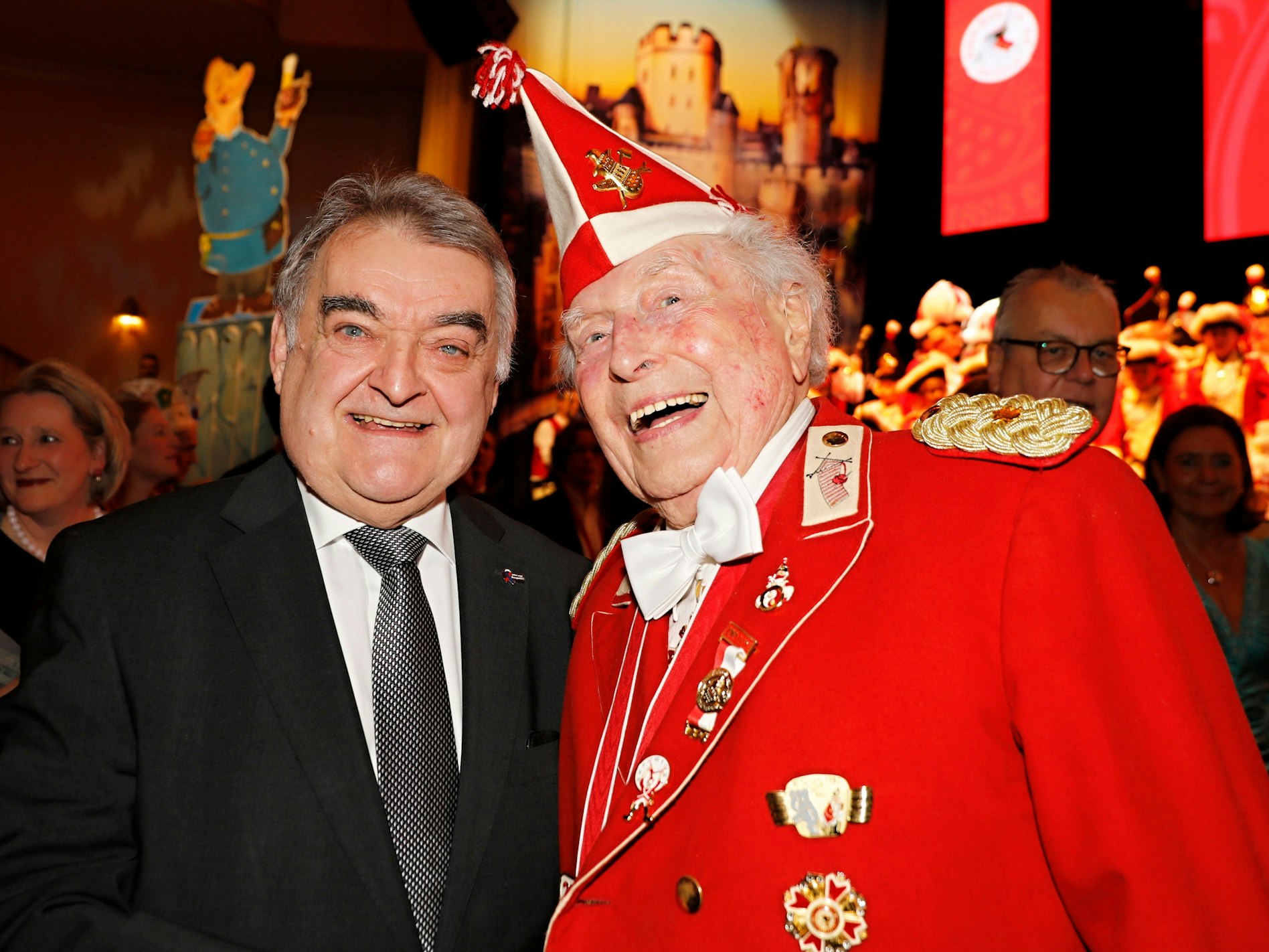 Herbert Reul und Ludwig Sebus posieren für die Kamera.