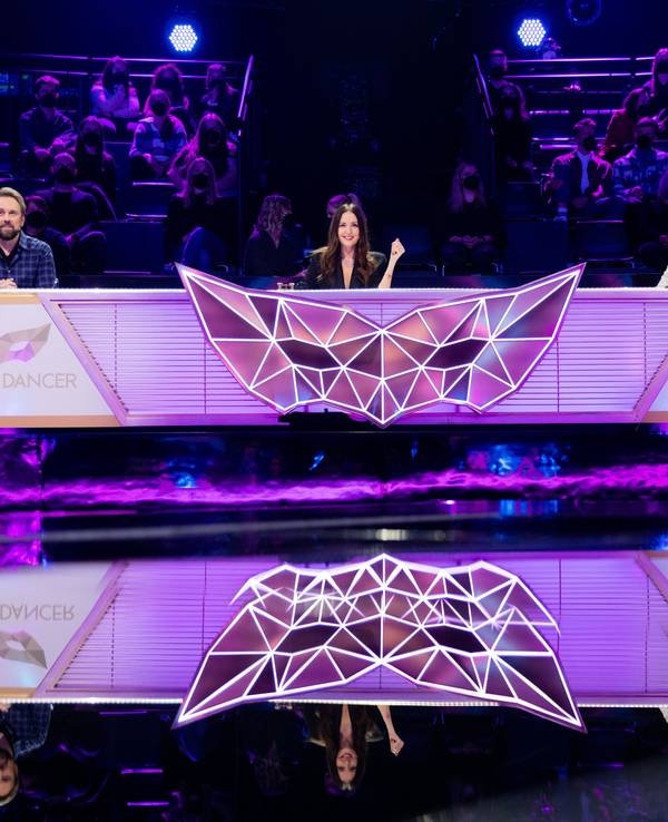 Alexander Klaws (r.) und Steven Gätjen (l.) bildeten das Rateteam bei „The Masked Dance“ (hier zu sehen mit Rategast Johanna Klum am 13. Januar 2022).