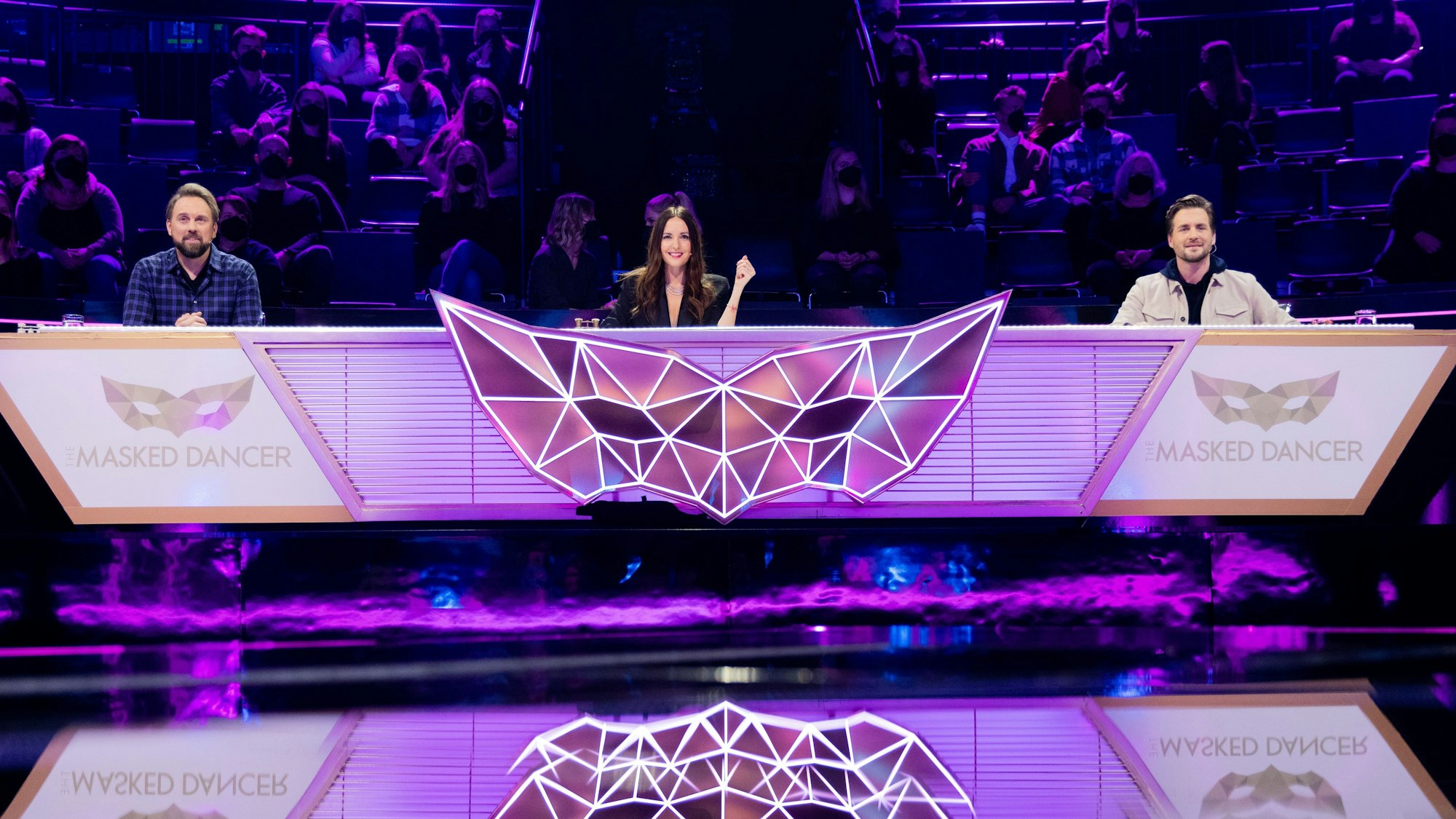 Alexander Klaws (r.) und Steven Gätjen (l.) bildeten das Rateteam bei „The Masked Dance“ (hier zu sehen mit Rategast Johanna Klum am 13. Januar 2022).