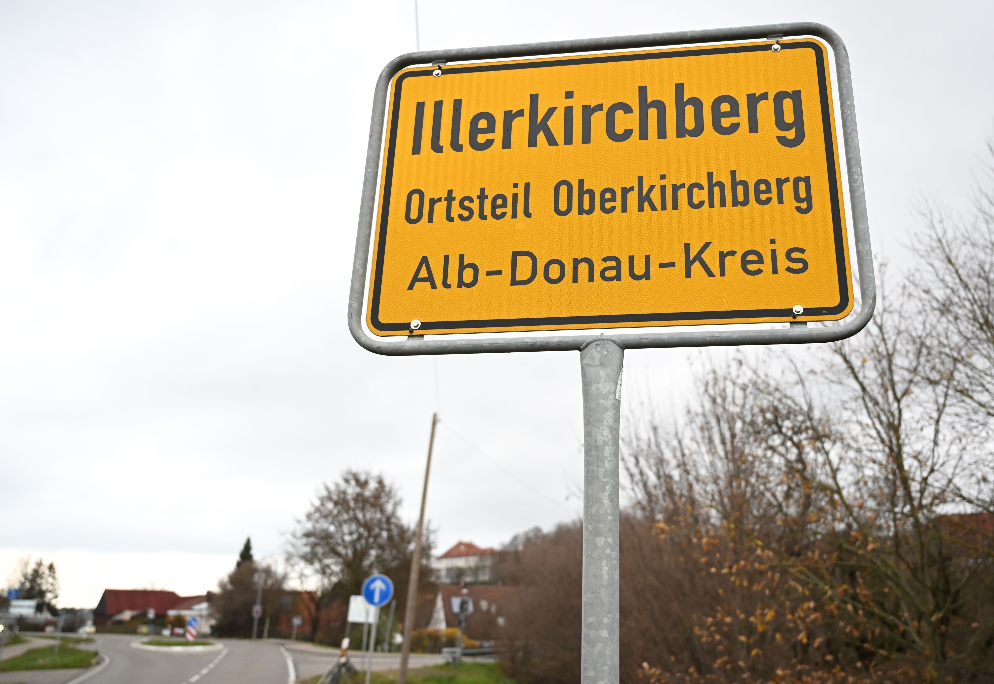 Das Ortsschild des Ortsteils Oberkichberg von Illerkirchberg.