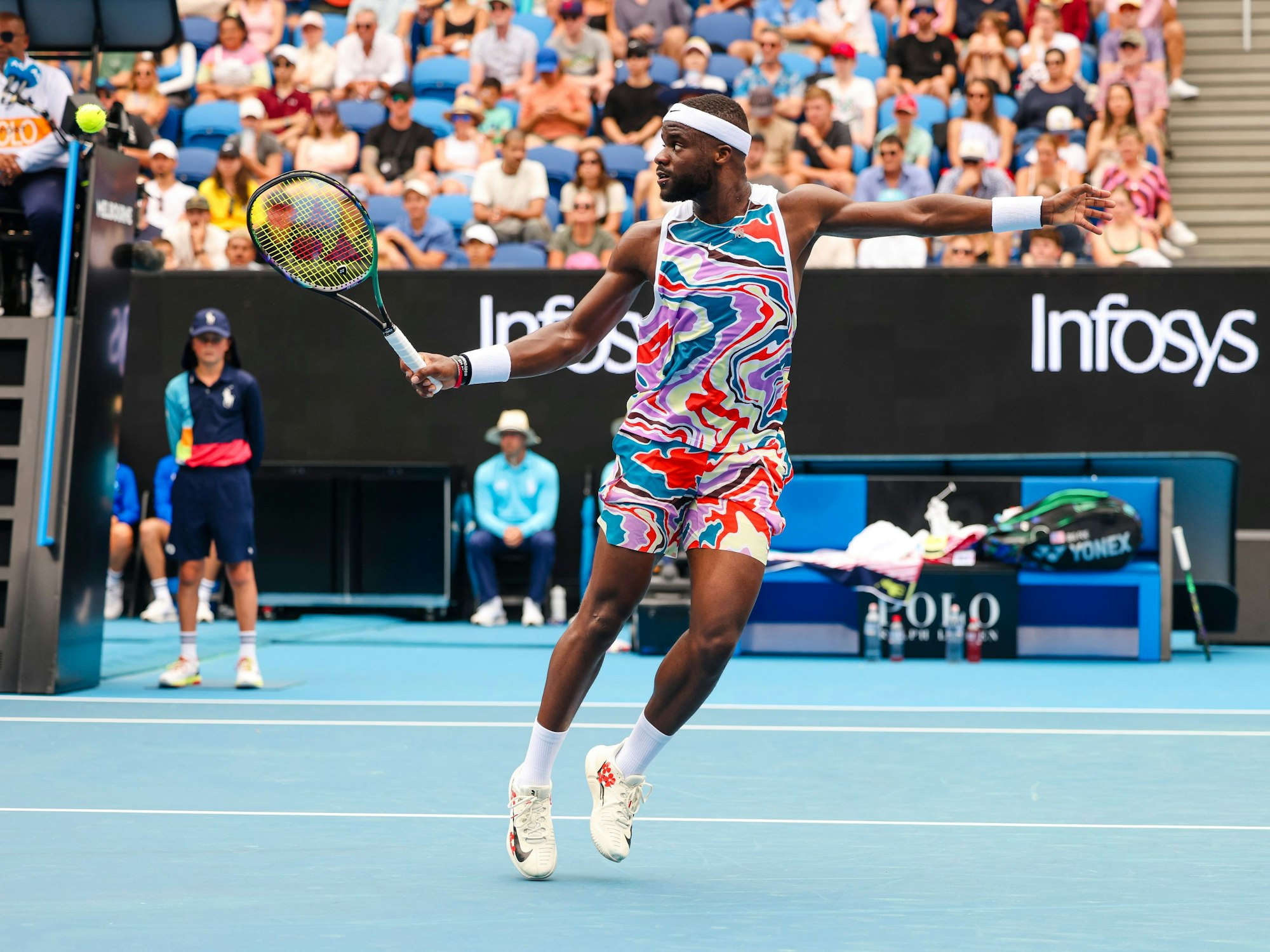 Frances Tiafoe spielt Tennis.