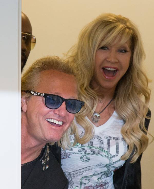 Robert Geiss und seine Frau Carmen posieren für ein Foto.
