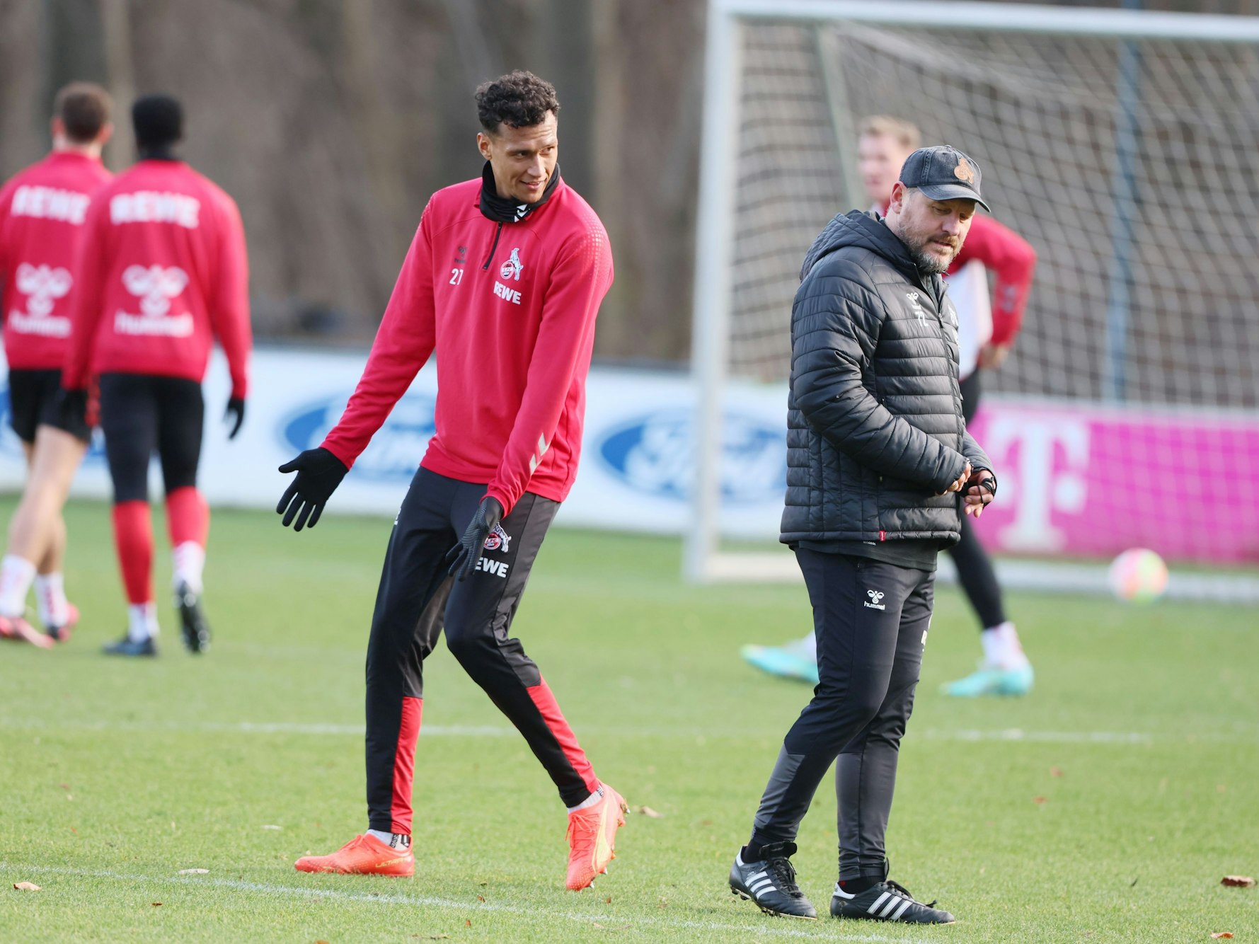 Davie Selke diskutiert mit Steffen Baumgart.