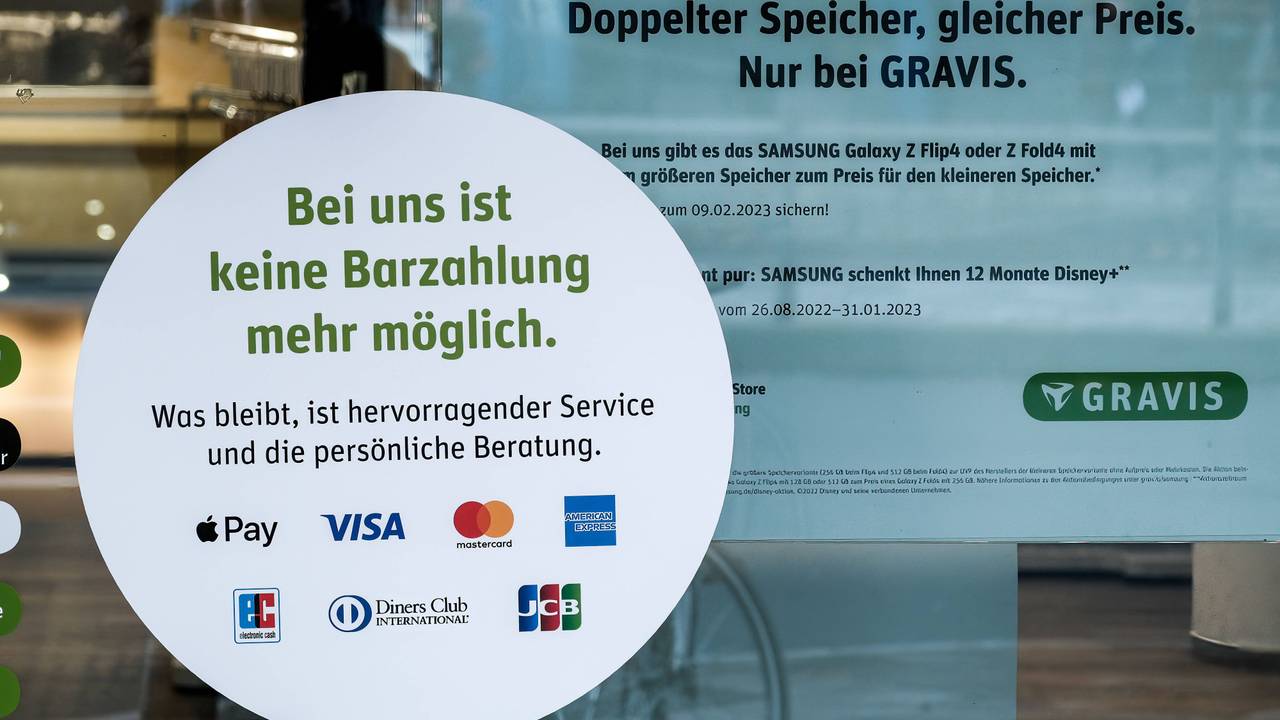 Schild bei Gravis: Ab sofort ist keine Barzahlung mehr möglich.
