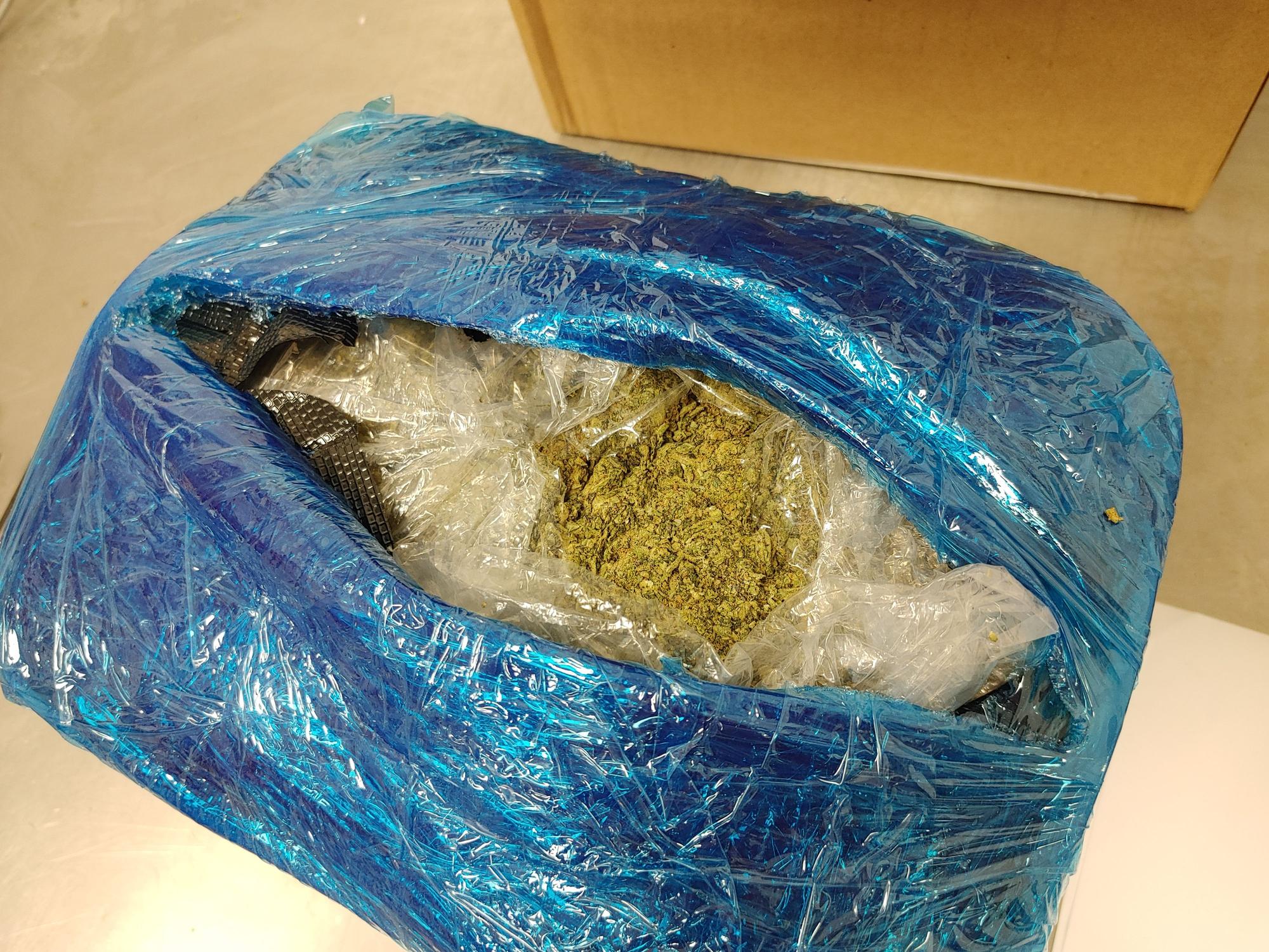 In einer Paketsendung befindet sich Marihuana.