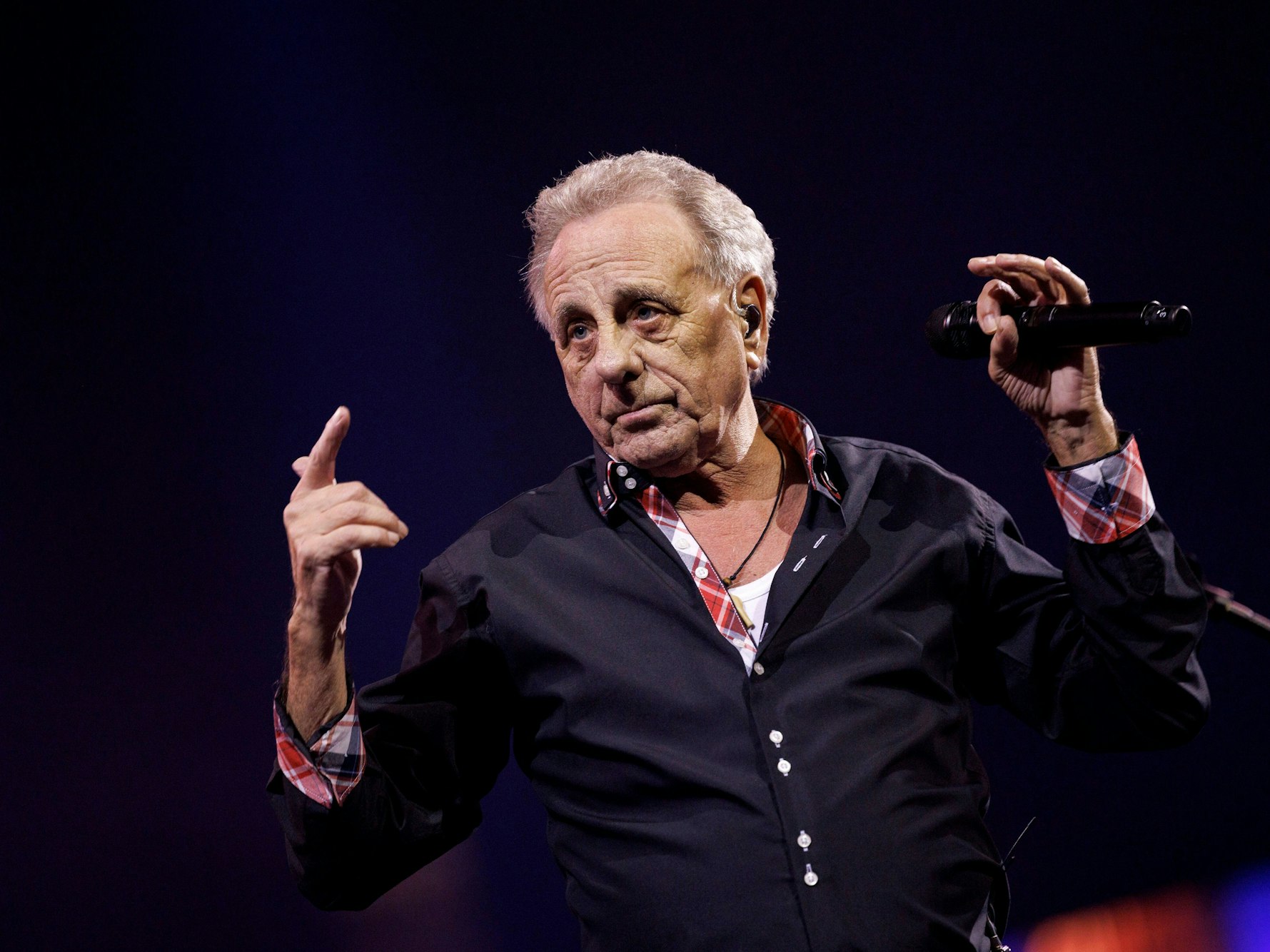 Sänger Erry Stoklosa von der Band Bläck Fööss bei ihrem exklusiven Silvesterkonzert in der Lanxess-Arena.