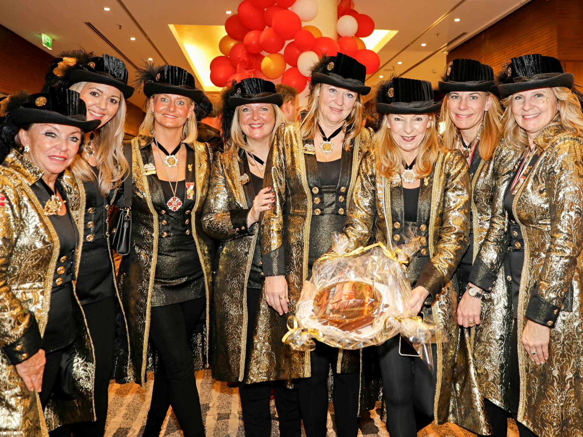 KG Goldmarie schenkte Prinz Boris eine Andenken.