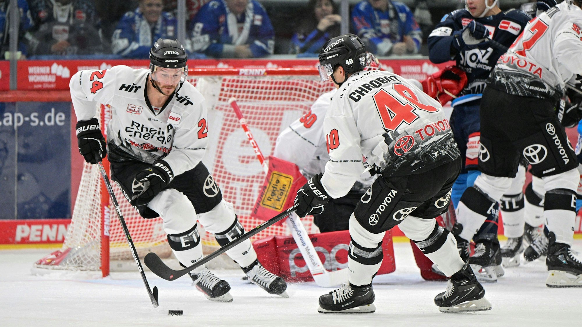 Spielszene im DEL-Duell der Schwenninger Wild Wings gegen die Kölner Haie.