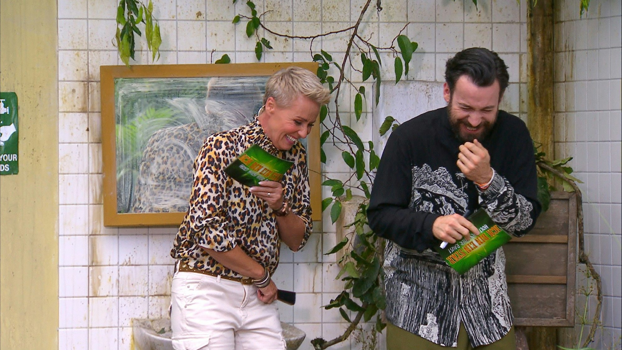 Tag 3: Dschungelprüfung "Shitstorm - Die letzte Spülung". Sonja Zietlow und Jan Köppen haben bei der Dschungelprüfung großen Spaß.