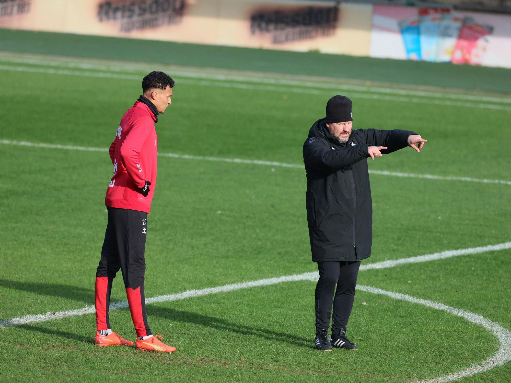 Steffen Baumgart im Gespräch mit Davie Selke.