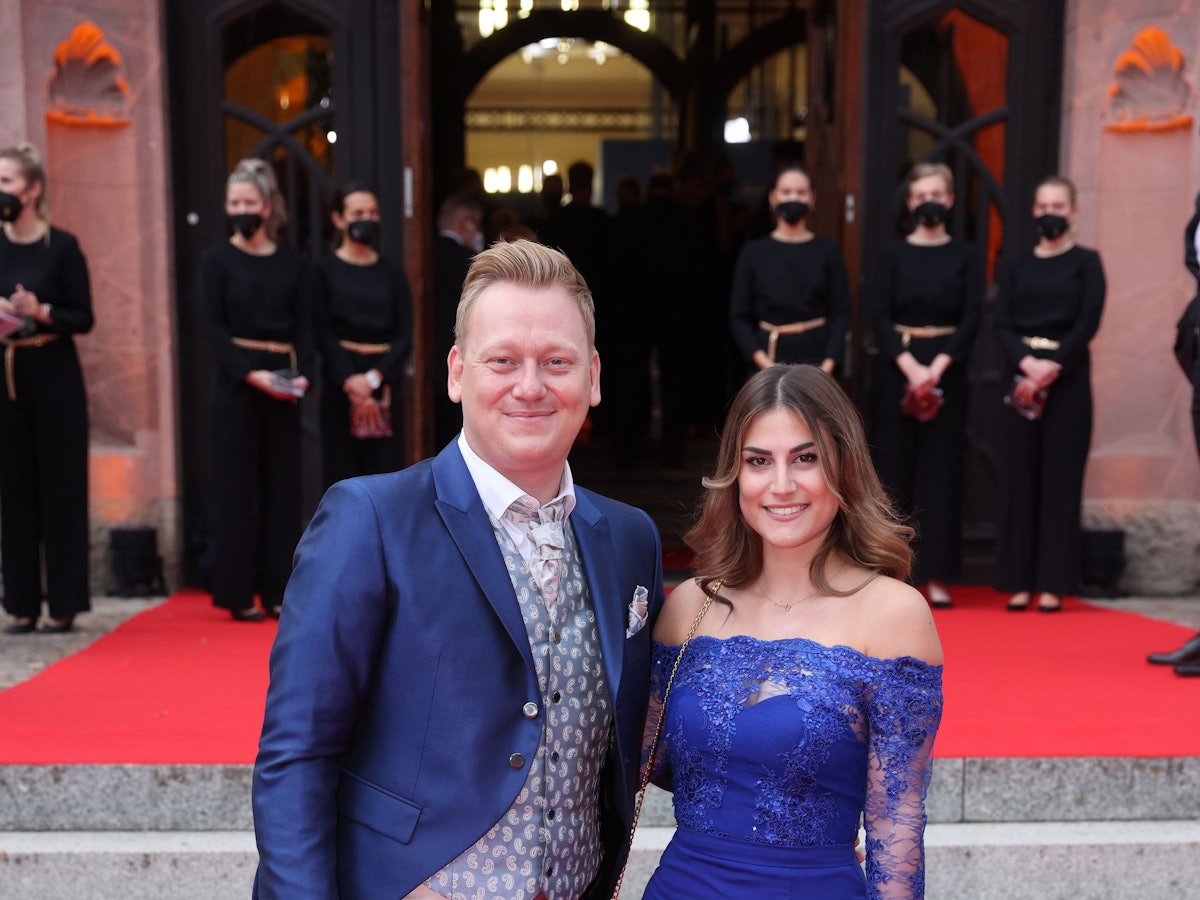 Internet- und Fernsehpersönlichkeit Jens Heinz Richard Knossalla, besser bekannt unter seinem künstlernamen "Knossi", und seine Freundin Lia Mitrou kommen zur Verleihung des Medienpreises Goldenen Henne in die Kongresshalle Leipzig.