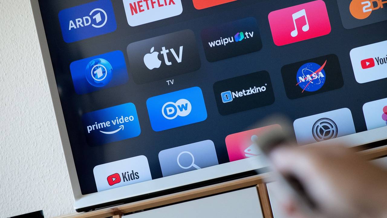 Mehr Werbung, mehr Zusatzgebühren: Für Kundinnen und Kunden von Videostreamingdiensten könnte sich 2023 einiges ändern.