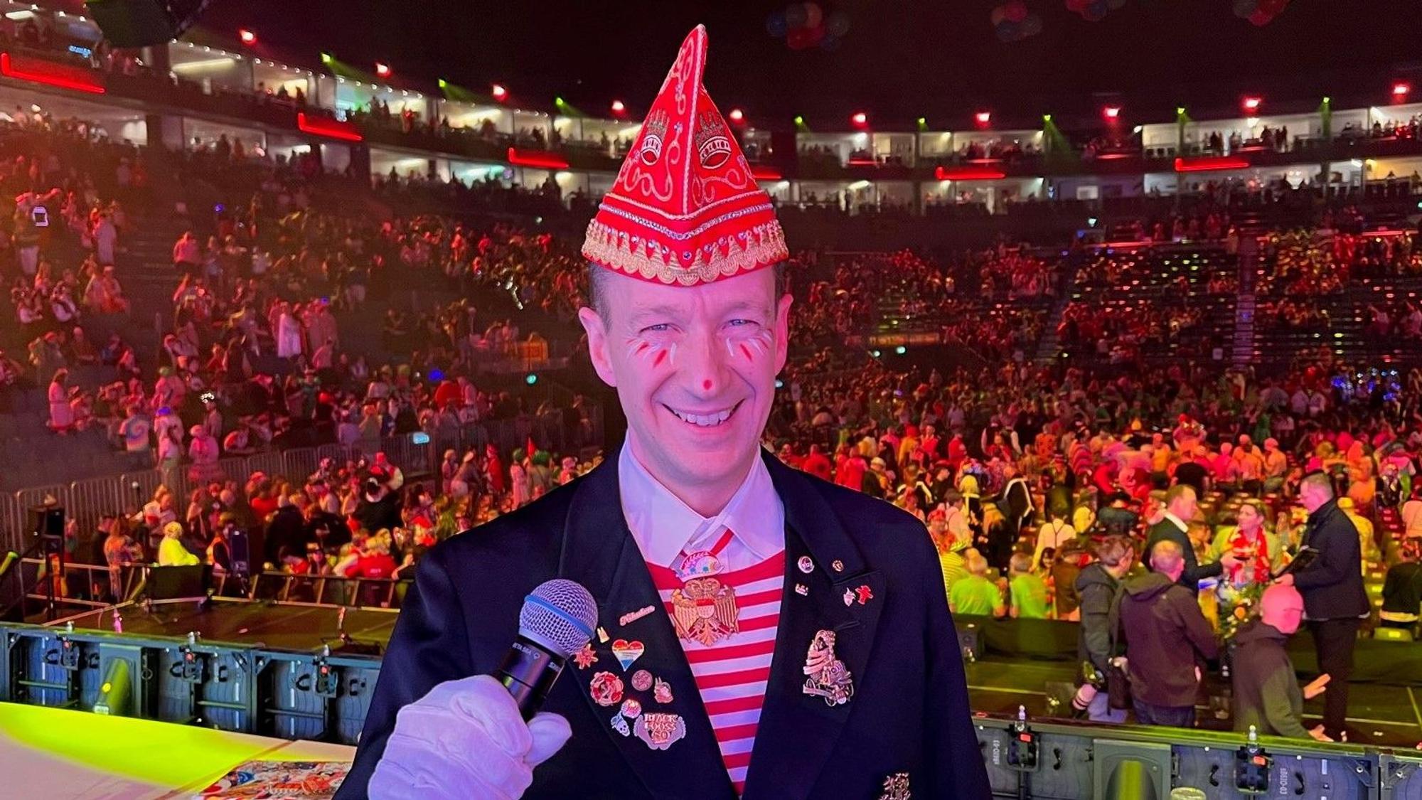 Markus Pohl als Sitzungsleiter bei der Lachenden Kölnarena