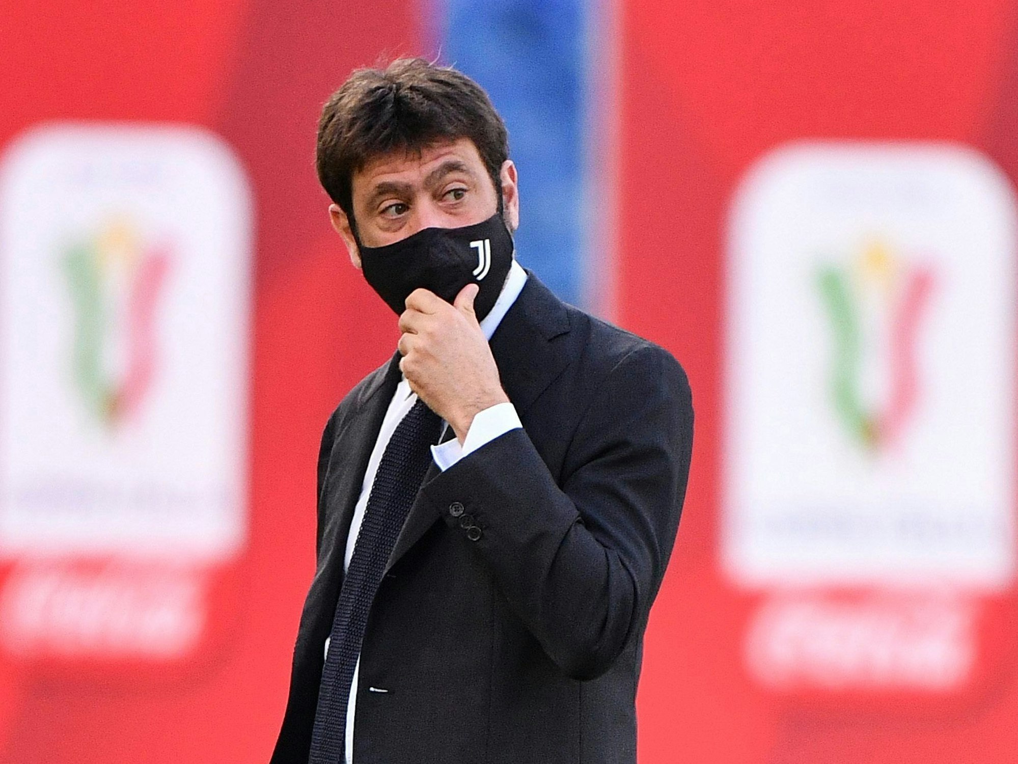 Andrea Agnelli, damaliger Präsident des Fußballvereins Juventus Turin, trifft mit Mundschutz zum Finale ein.