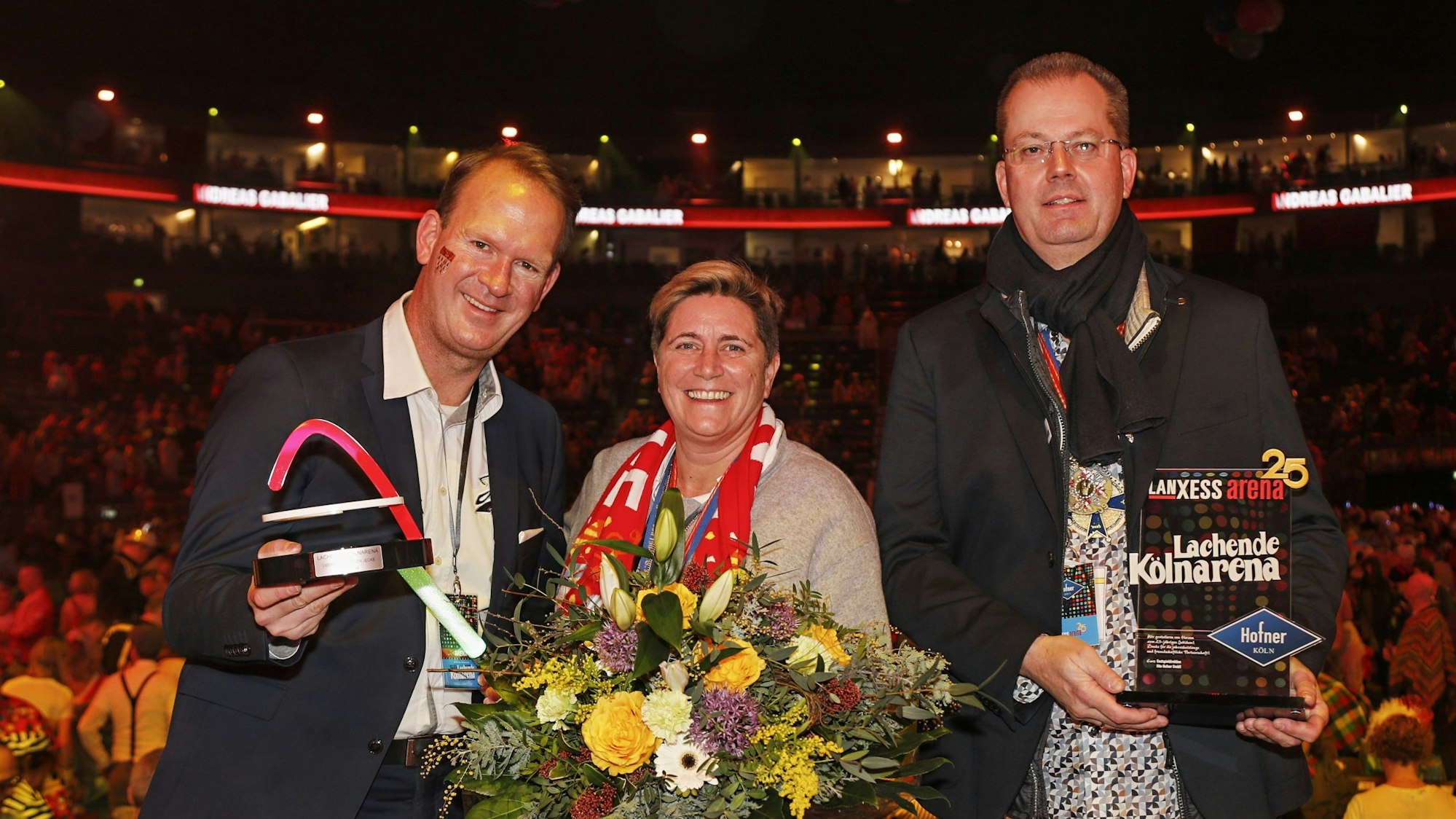 Stefan Löcher, Nathalie Drmota und Michael Burgmer (v.l.) auf der Bühne