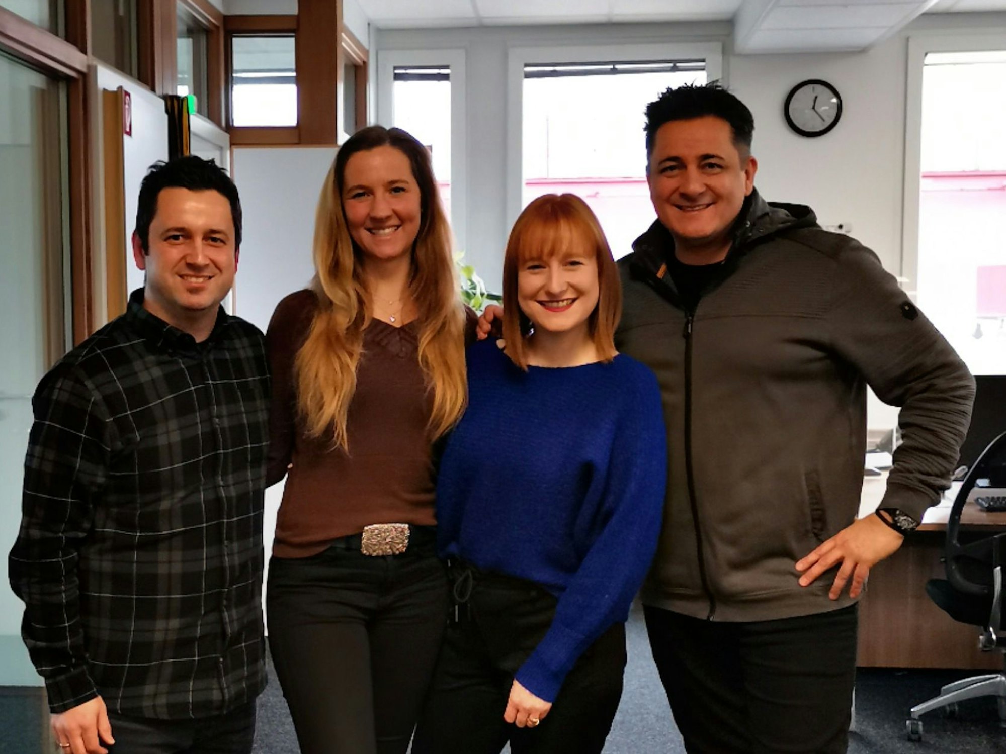 Beim Podcast Kölsch & Jot waren in Folge 4 bei Gastgeber Dominik Becker die Gäste Kati Ringtsmeier, Jasmin Lenz, Micky Nauber zu Besuch.