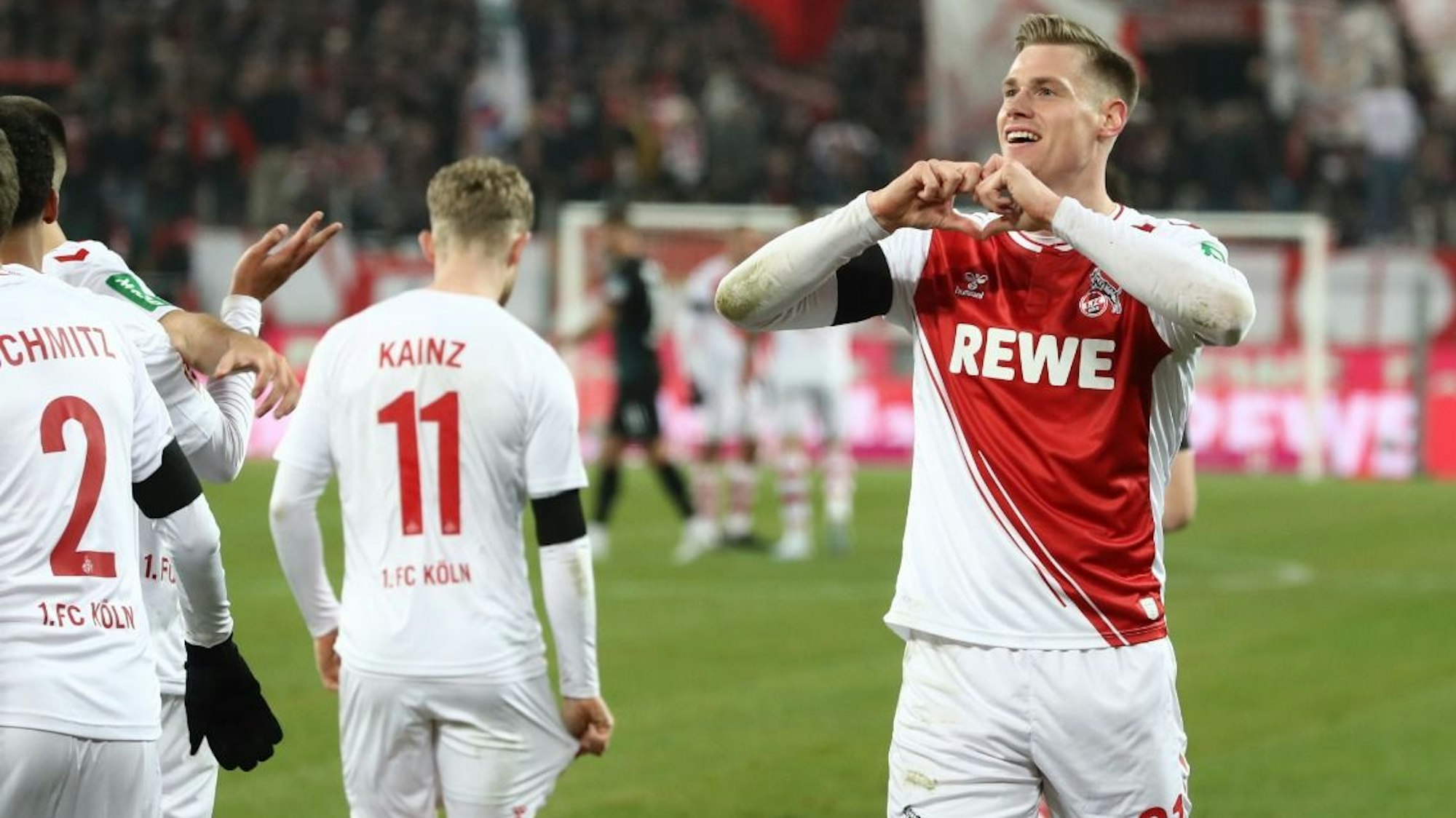 FC-Stürmer Steffen Tigges bejubelt seinen Treffer für den 1. FC Köln gegen Werder Bremen.